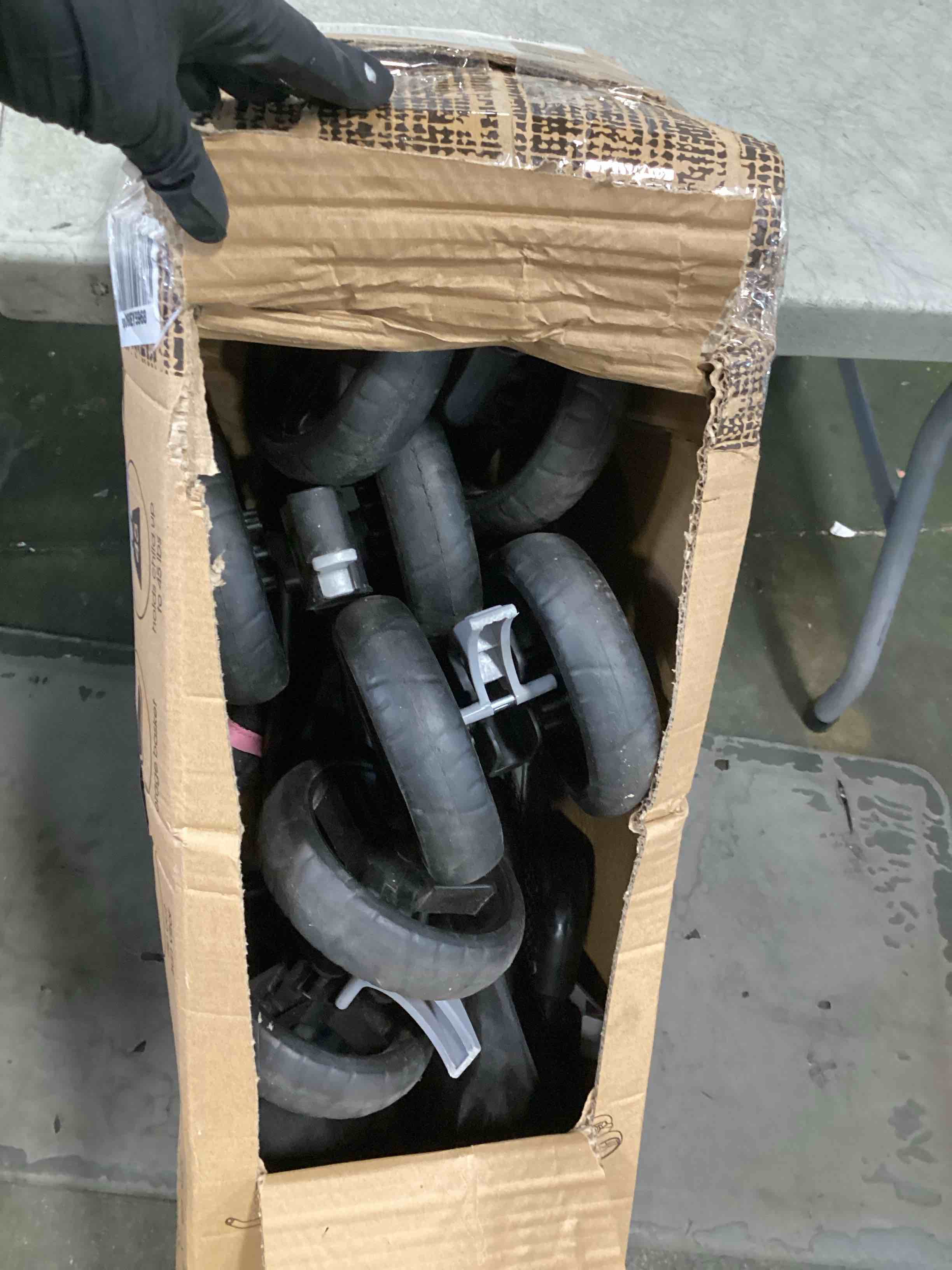 https://s3.amazonaws.com/lotting-images-prod/bidfta/PPE3457352_1749928591091.jpeg