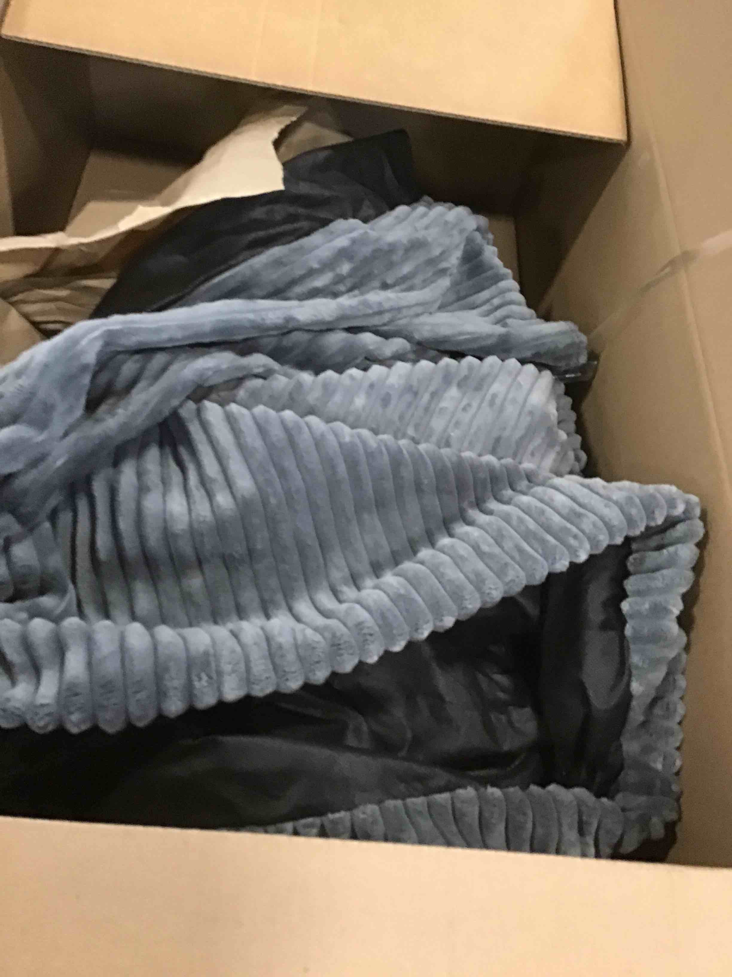 https://s3.amazonaws.com/lotting-images-prod/bidfta/PPE3457735_1750172839901.jpeg