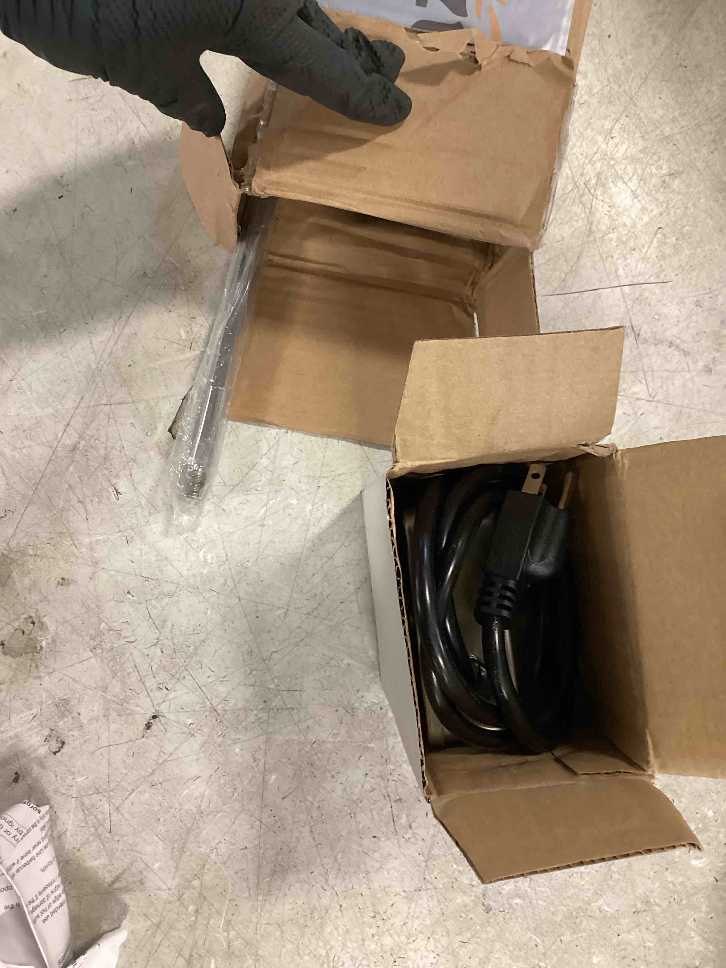 https://s3.amazonaws.com/lotting-images-prod/bidfta/PPE3459143_1750940855296.jpeg