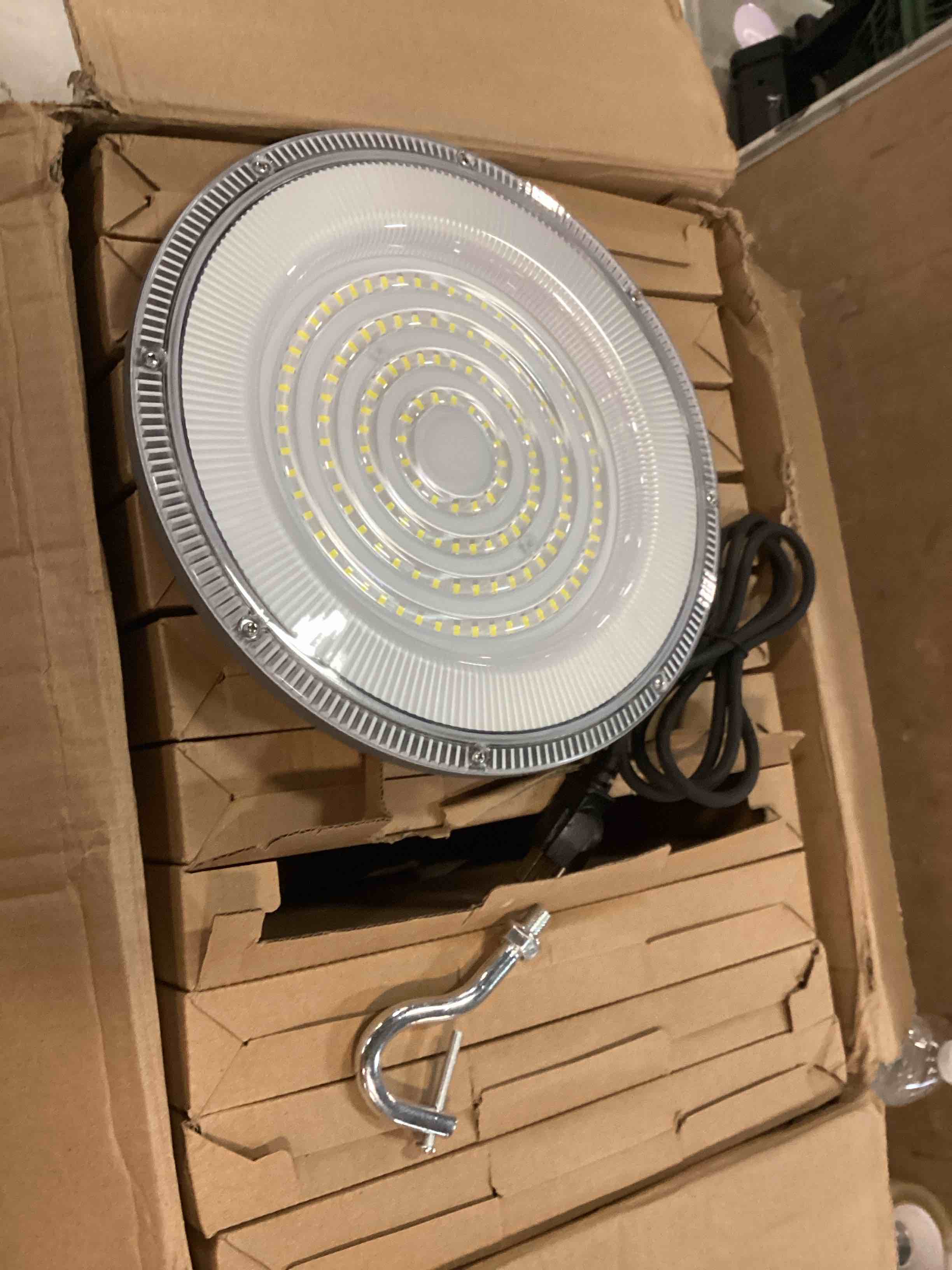 https://s3.amazonaws.com/lotting-images-prod/bidfta/PPE3461567_1751027763294.jpeg