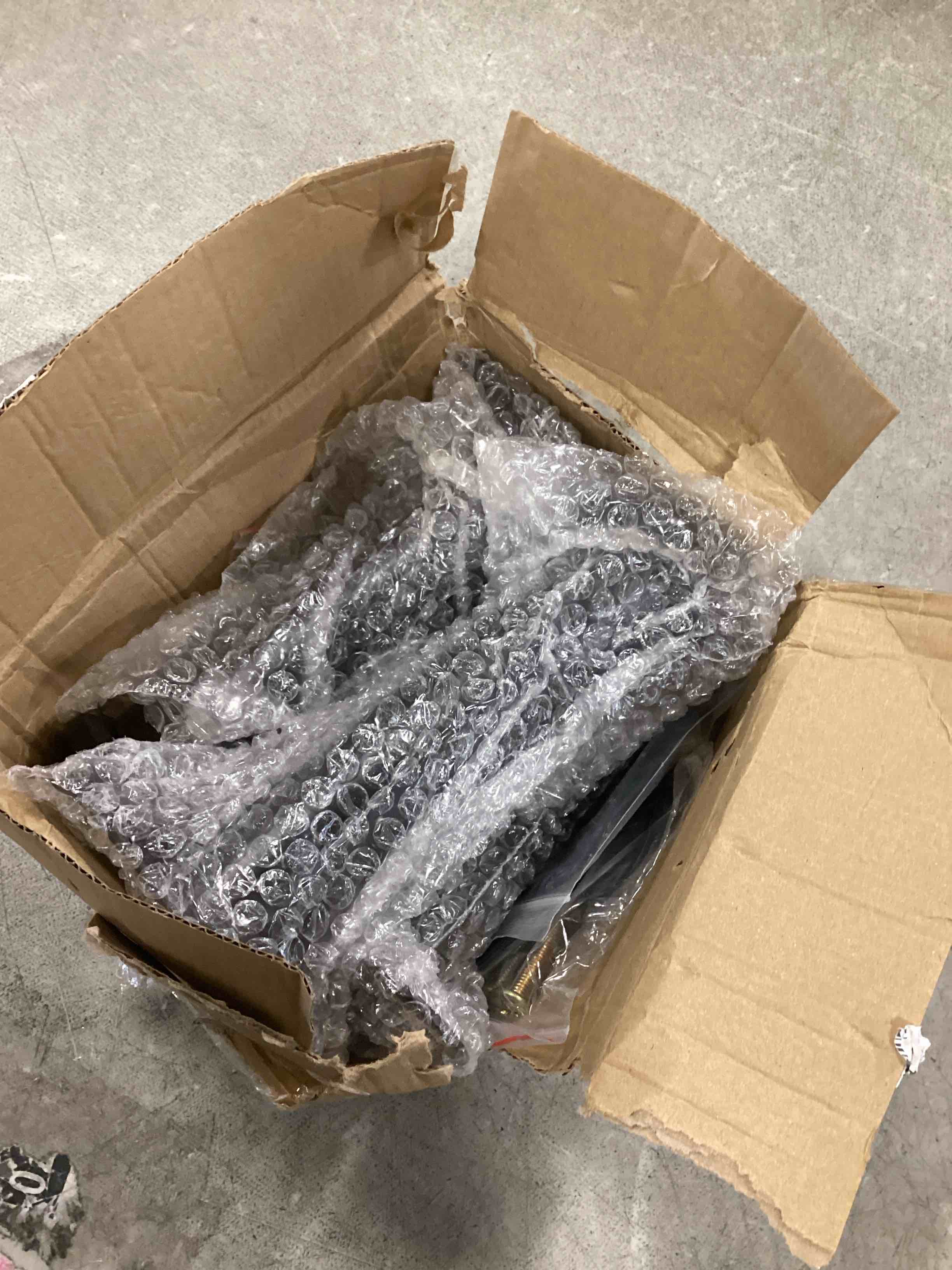https://s3.amazonaws.com/lotting-images-prod/bidfta/PPE3467053_1749919047055.jpeg