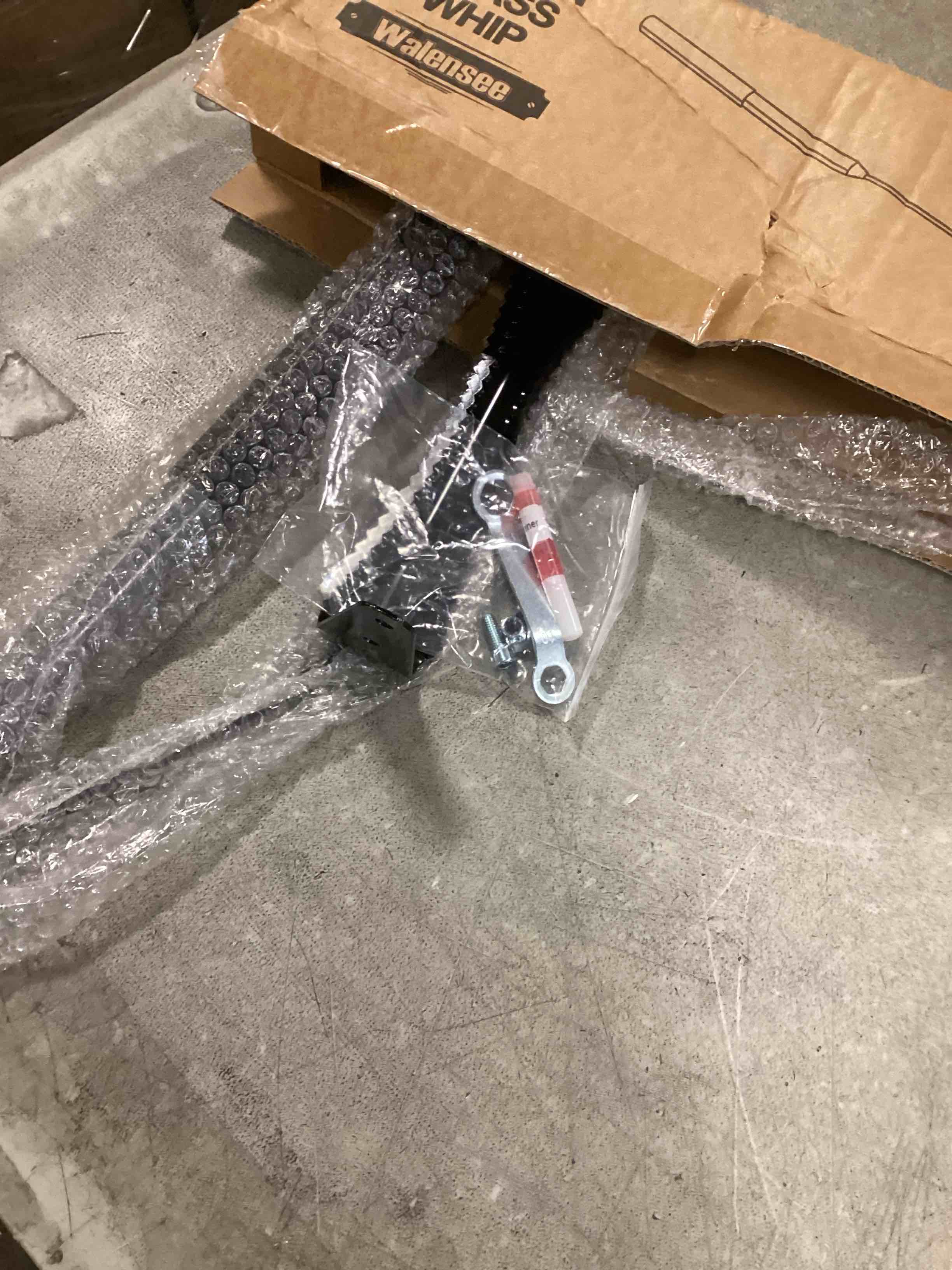 https://s3.amazonaws.com/lotting-images-prod/bidfta/PPE3467054_1749919174074.jpeg