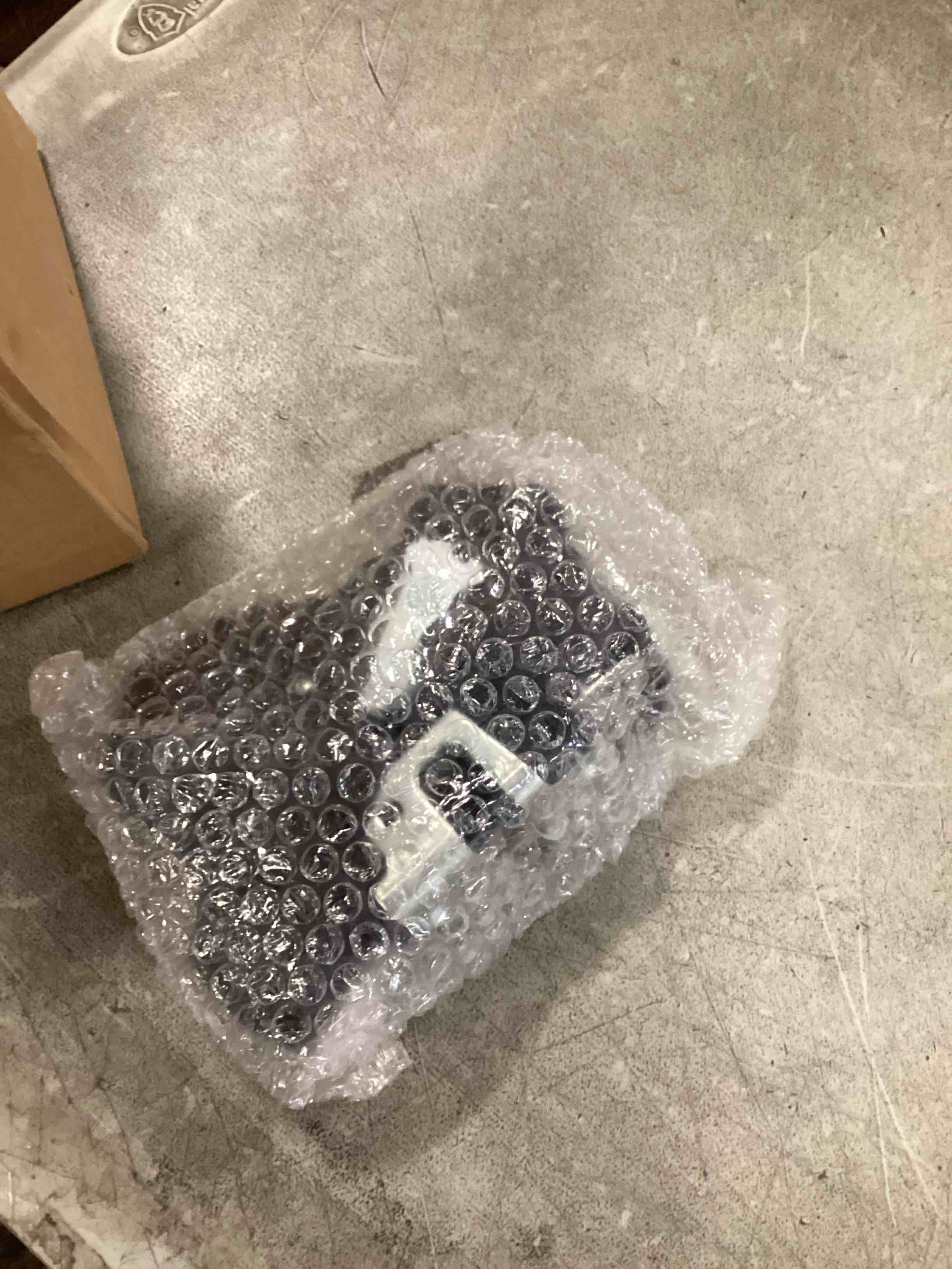 https://s3.amazonaws.com/lotting-images-prod/bidfta/PPE3467732_1750259017347.jpeg