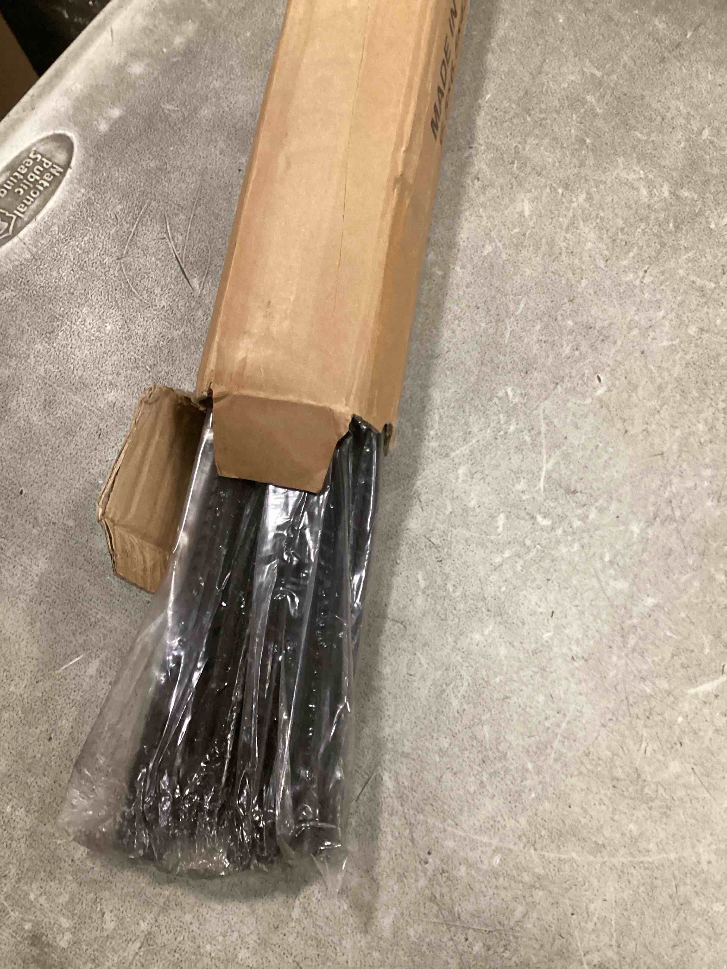 https://s3.amazonaws.com/lotting-images-prod/bidfta/PPE3468391_1750505034624.jpeg