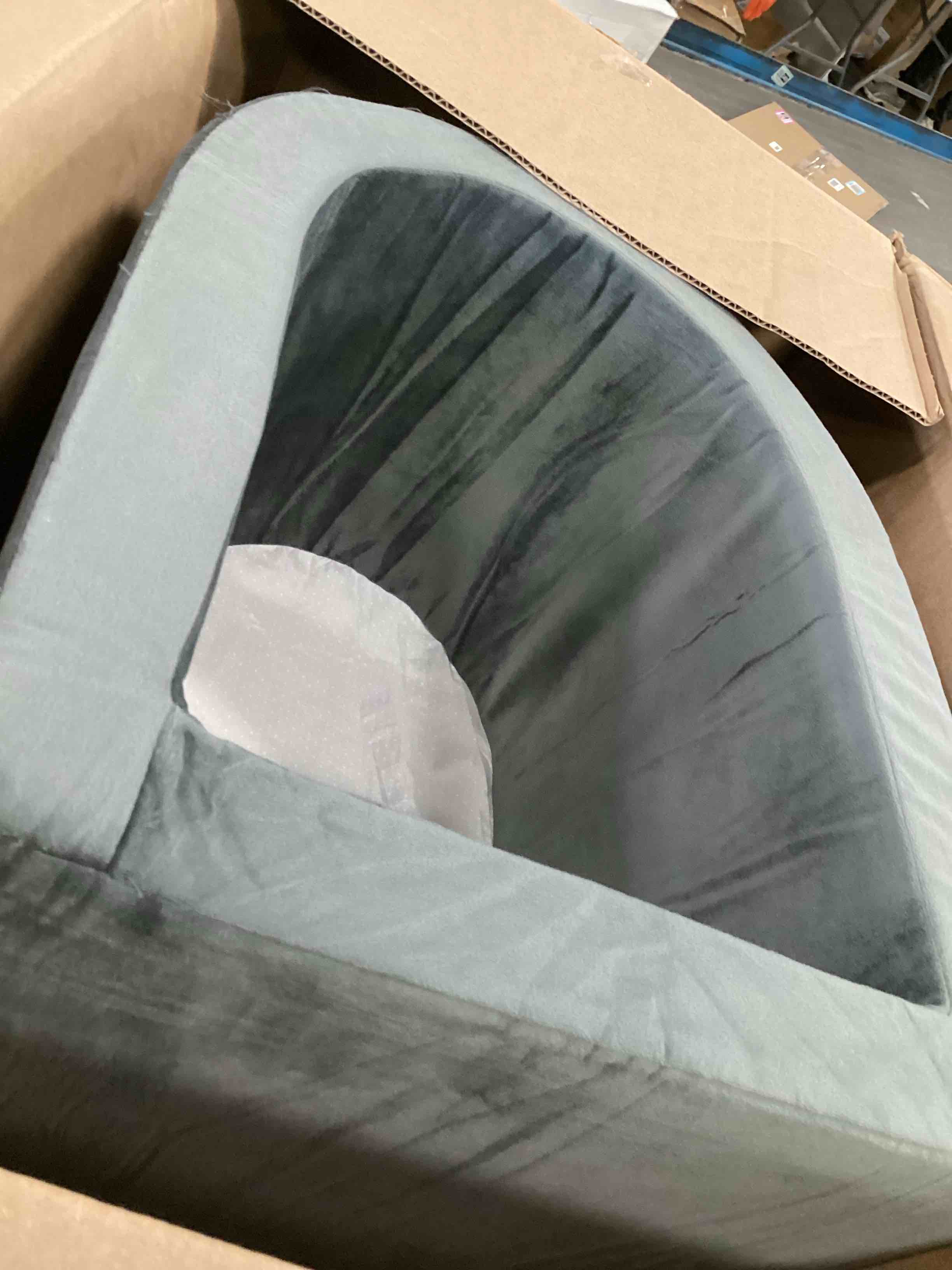 https://s3.amazonaws.com/lotting-images-prod/bidfta/PPE3472018_1748961607510.jpeg