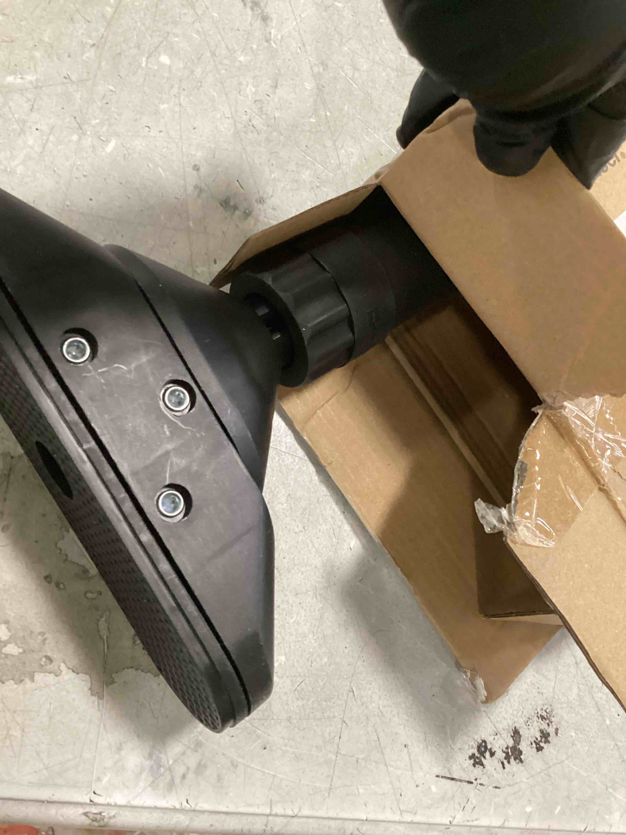 https://s3.amazonaws.com/lotting-images-prod/bidfta/PPE3472206_1749041633272.jpeg