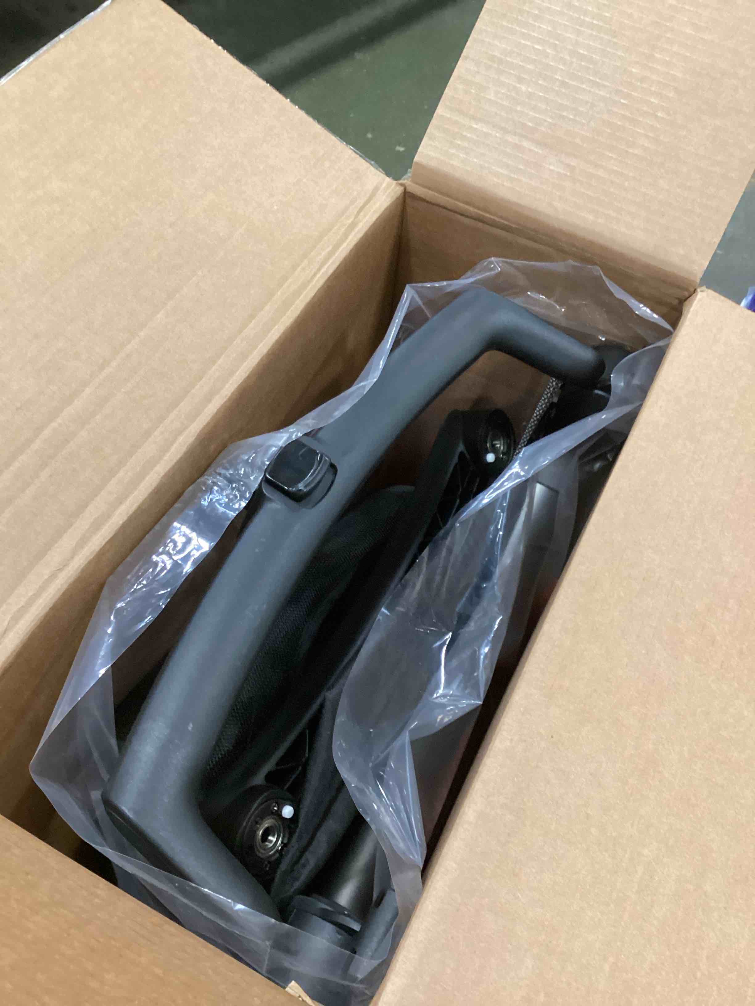 https://s3.amazonaws.com/lotting-images-prod/bidfta/PPE3473163_1749482970438.jpeg