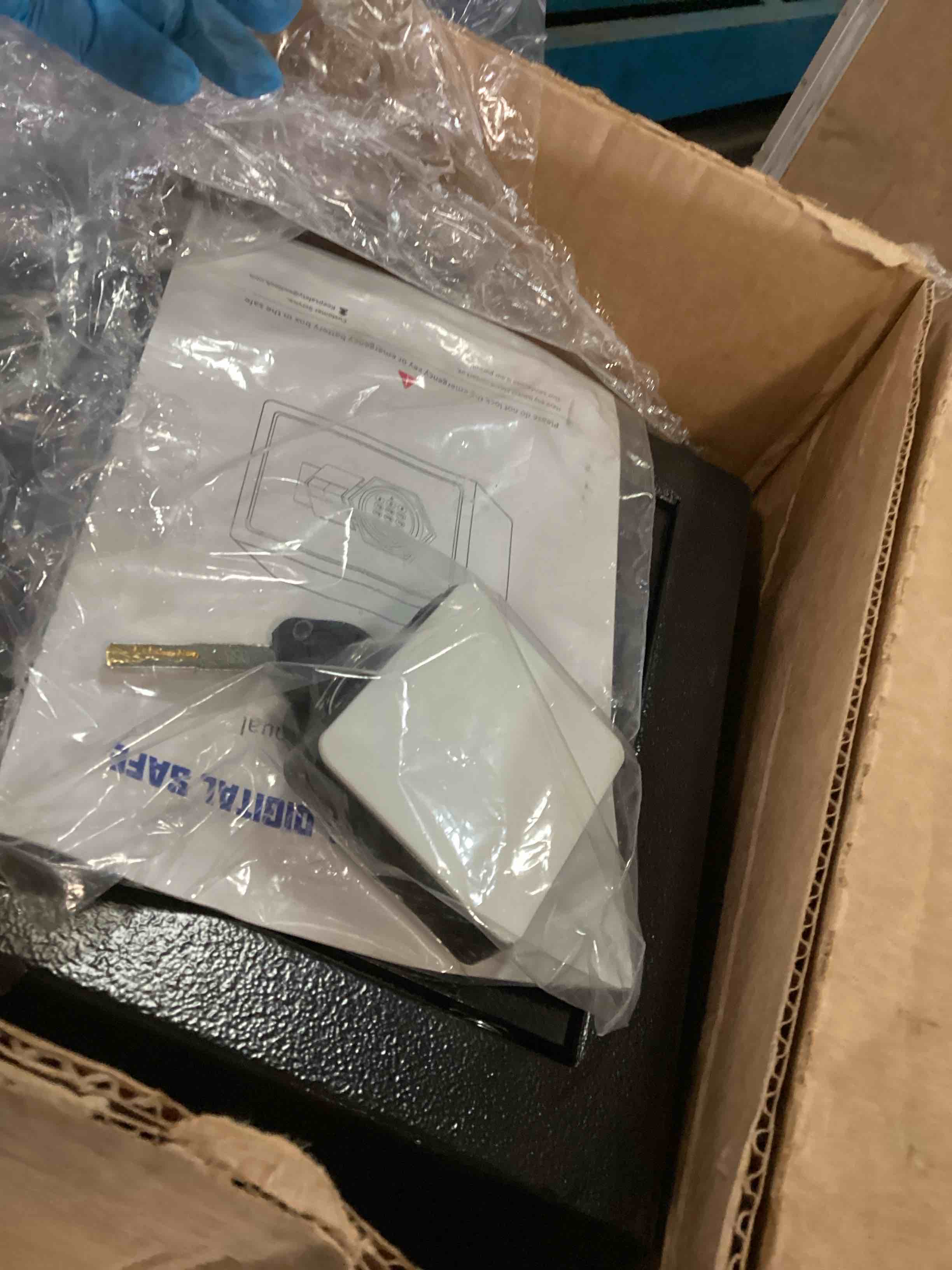 https://s3.amazonaws.com/lotting-images-prod/bidfta/PPE3474490_1749920133891.jpeg