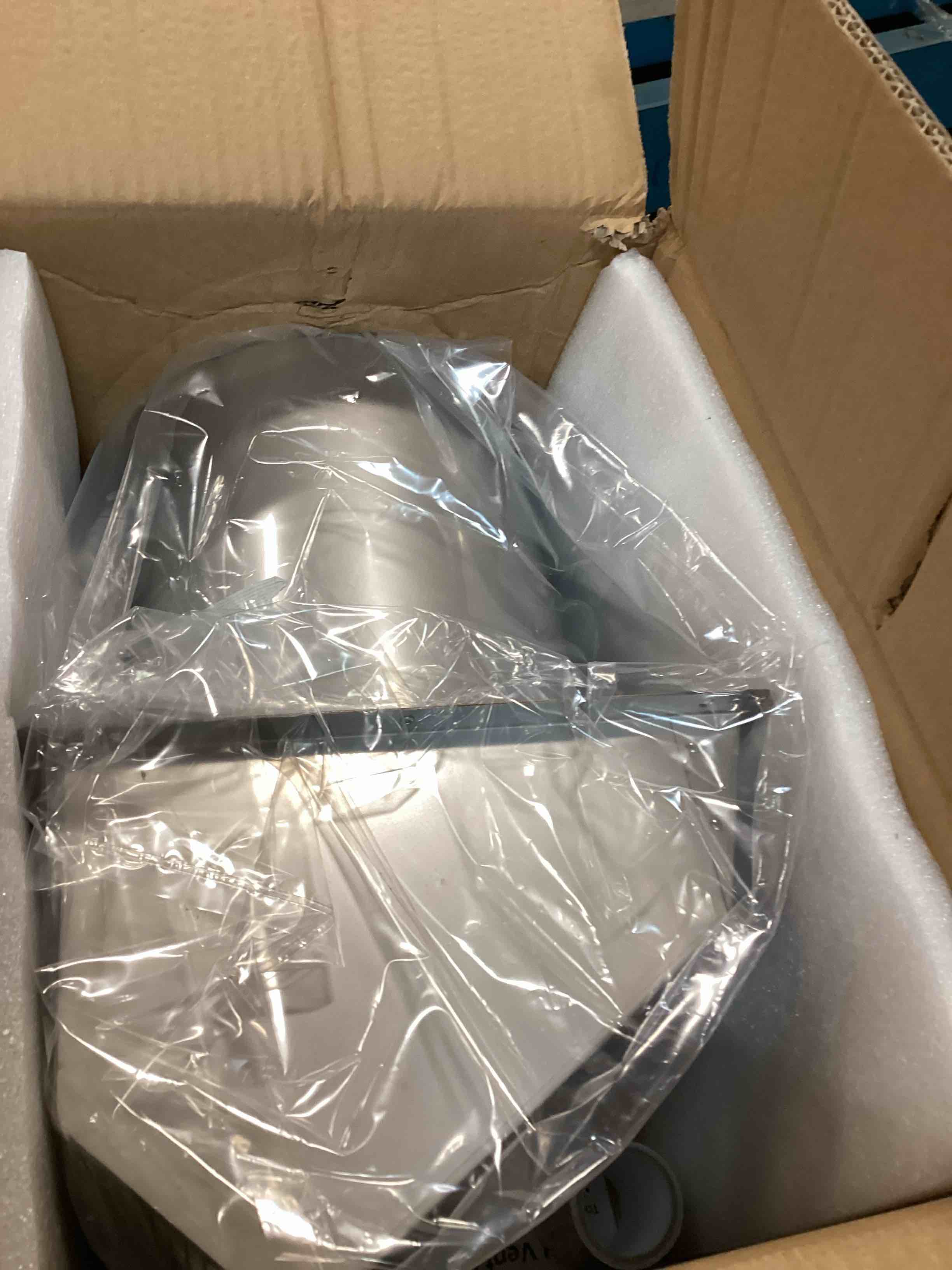 https://s3.amazonaws.com/lotting-images-prod/bidfta/PPE3477672_1749917445421.jpeg