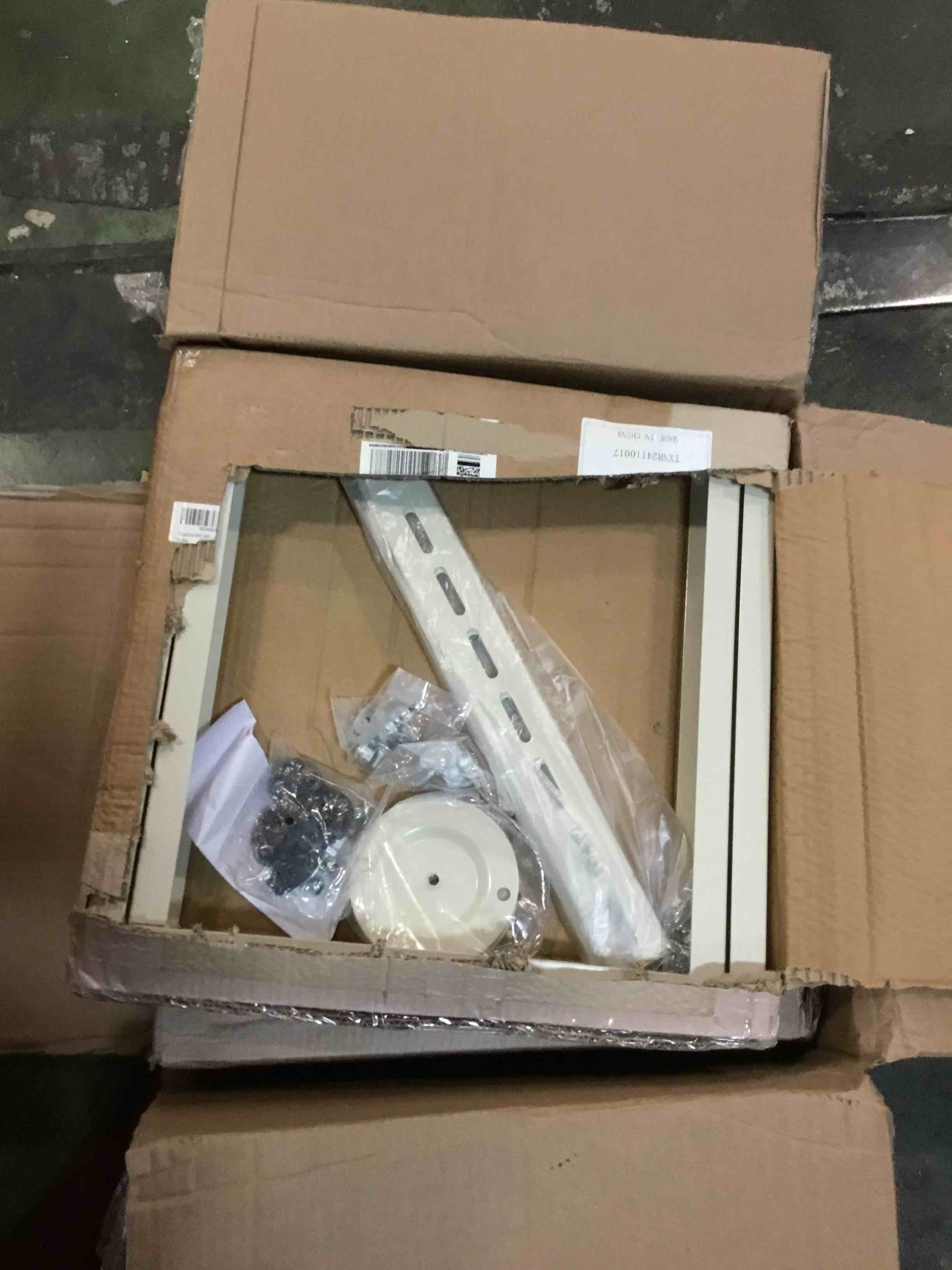 https://s3.amazonaws.com/lotting-images-prod/bidfta/PPE3481492_1747061325417.jpeg
