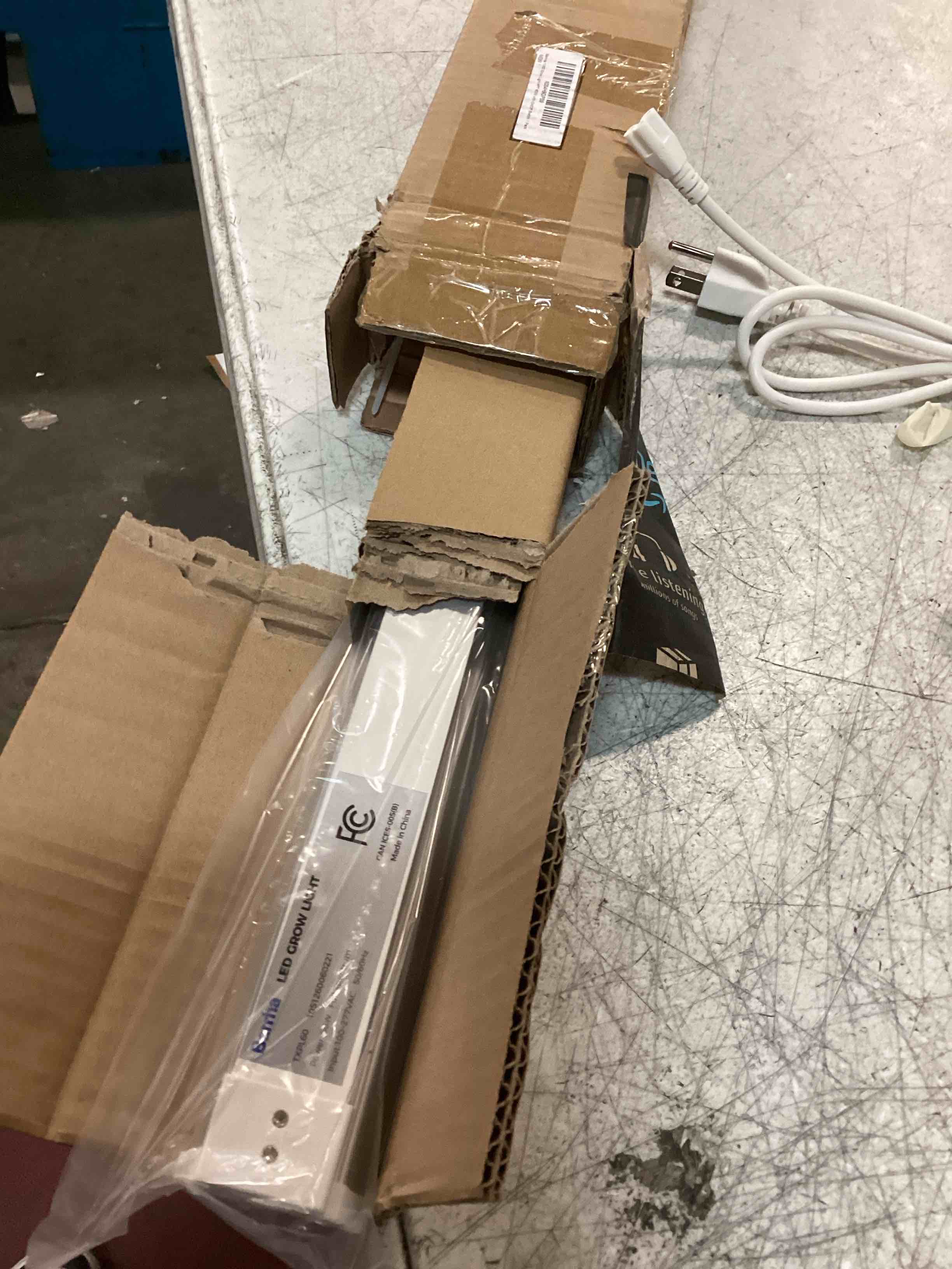 https://s3.amazonaws.com/lotting-images-prod/bidfta/PPE3483814_1748633482634.jpeg