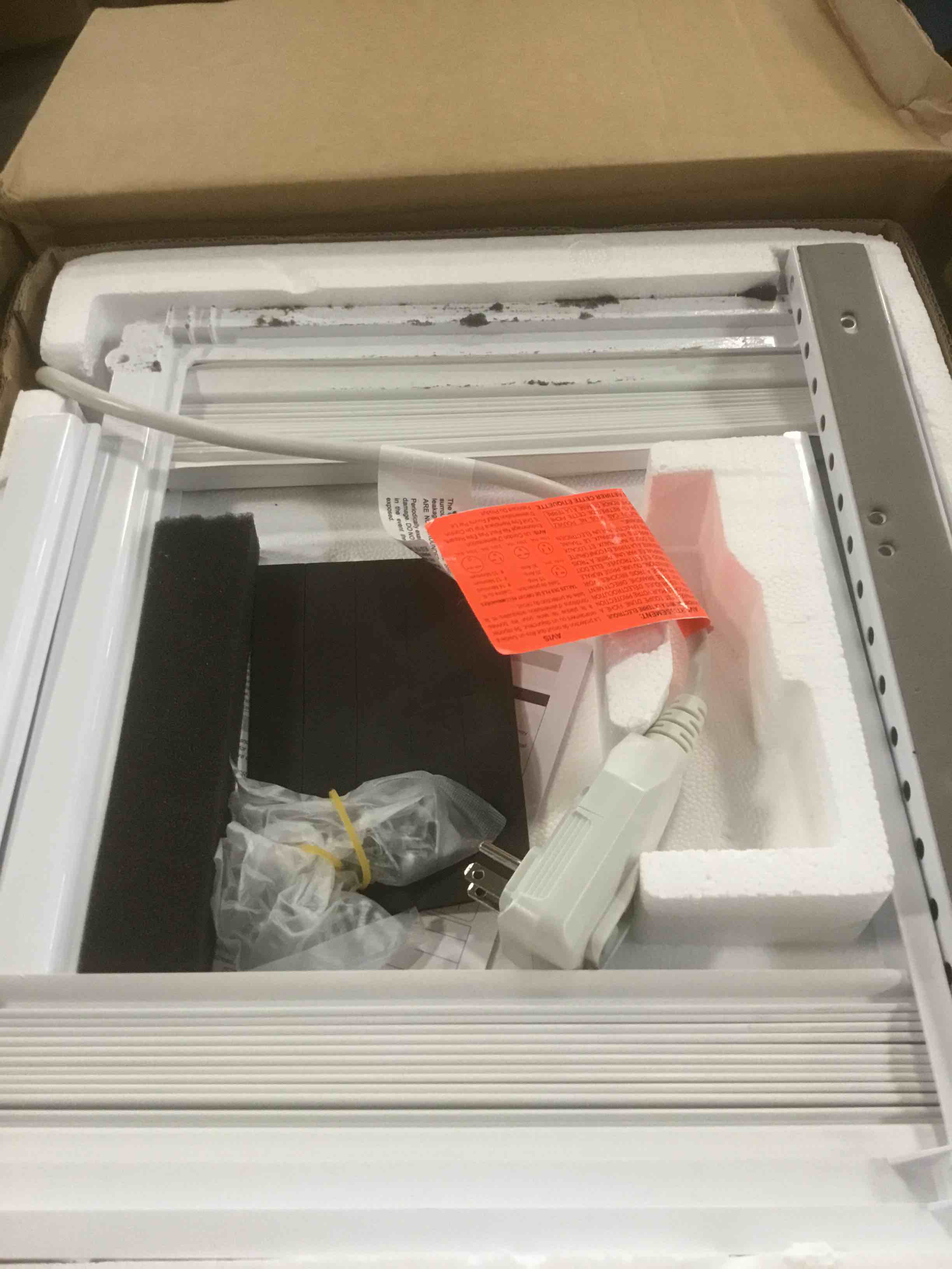 https://s3.amazonaws.com/lotting-images-prod/bidfta/PPE3484632_1747657953890.jpeg