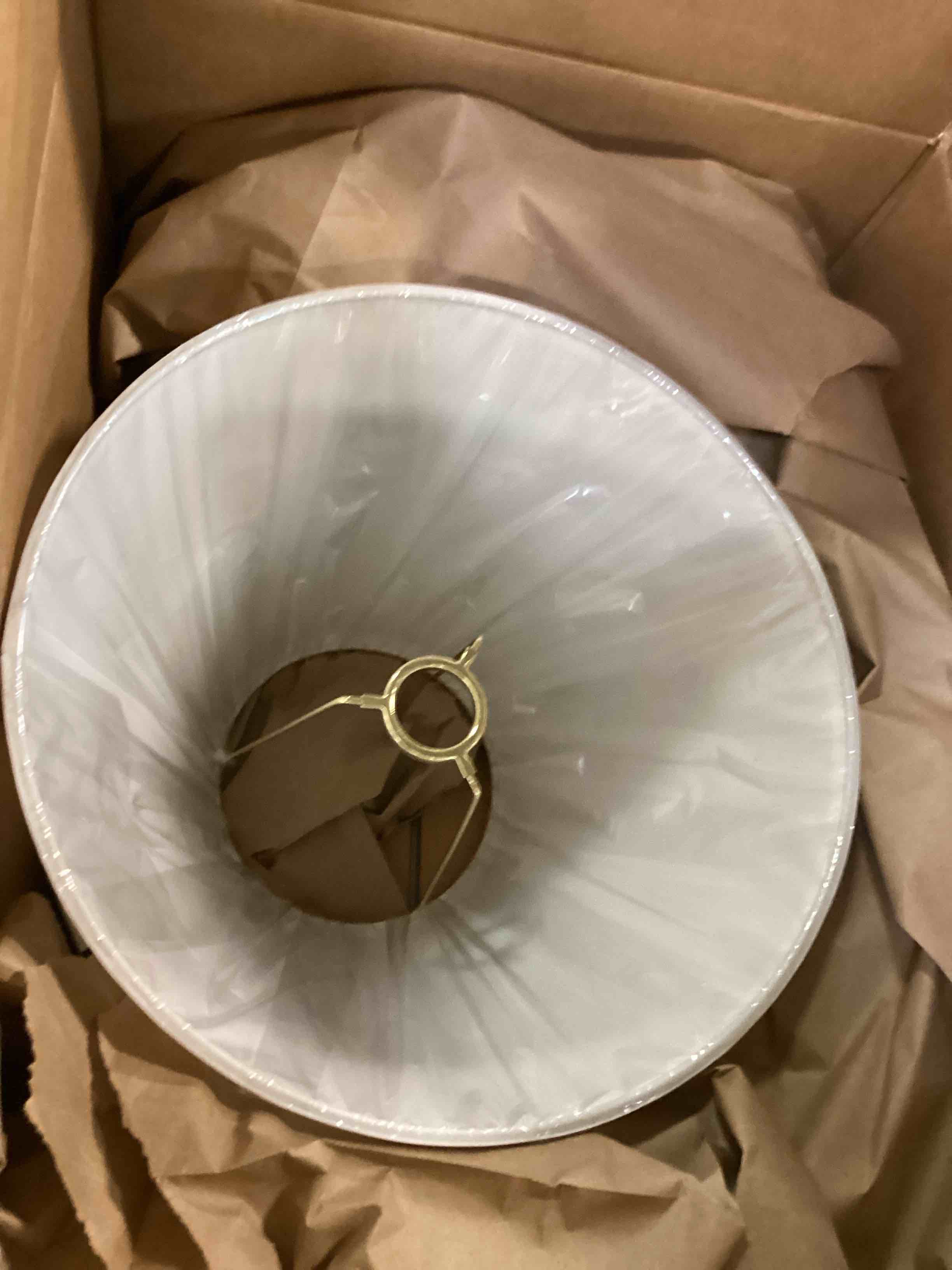 https://s3.amazonaws.com/lotting-images-prod/bidfta/PPE3490271_1746450187722.jpeg
