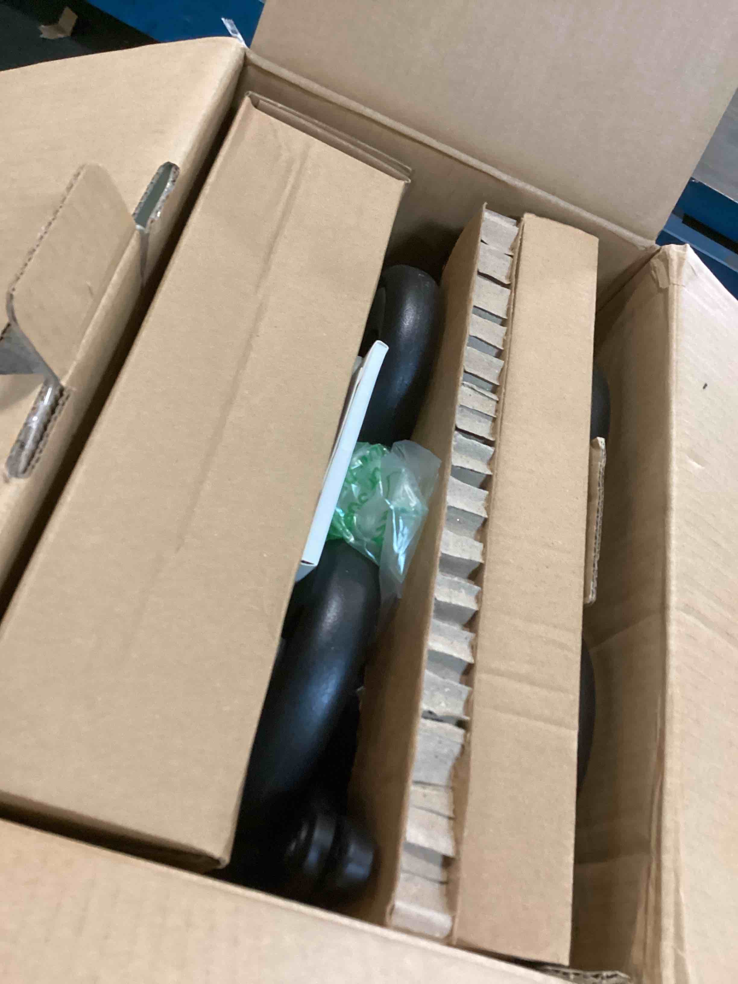 https://s3.amazonaws.com/lotting-images-prod/bidfta/PPE3491144_1746726337581.jpeg