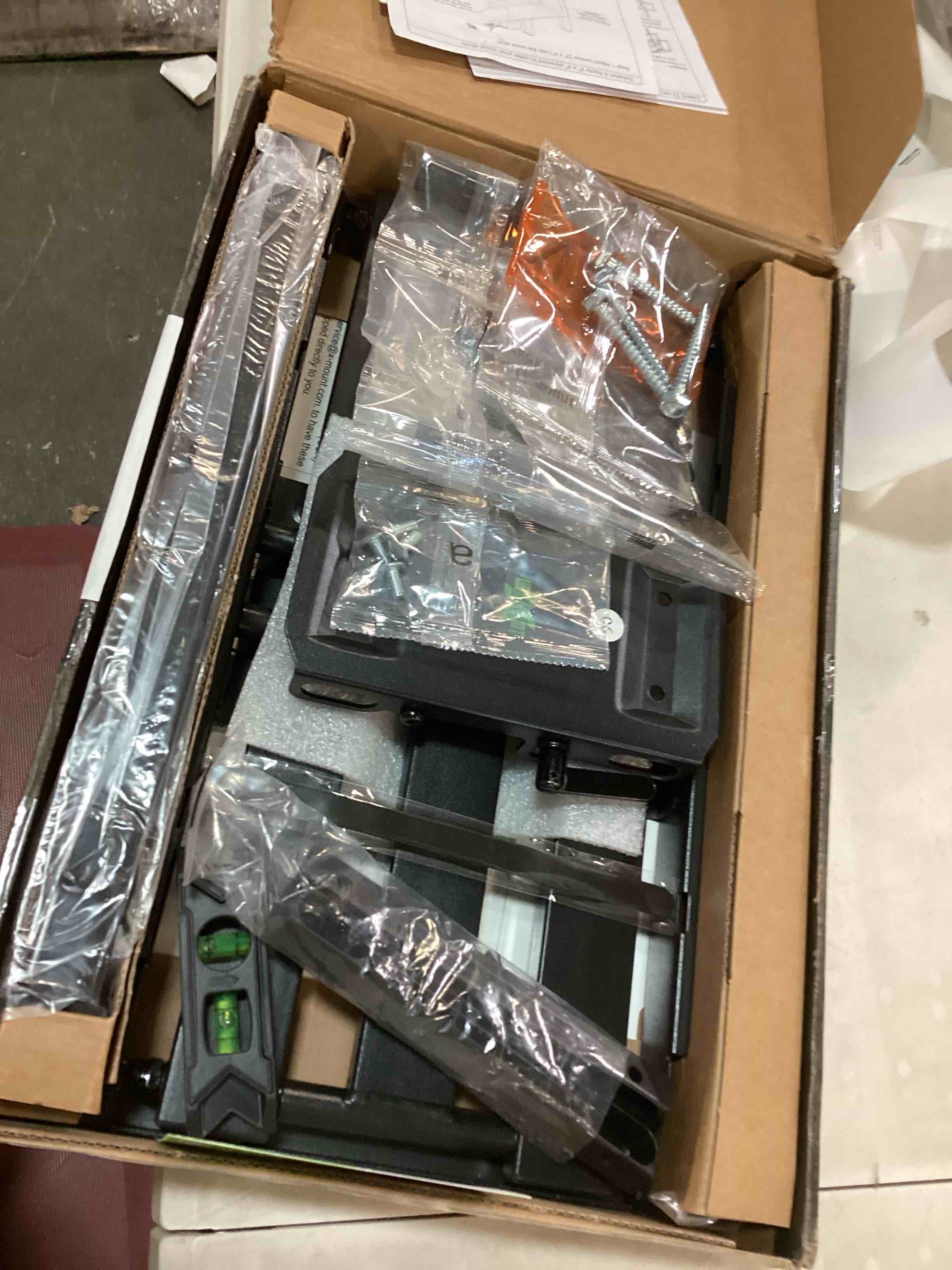 https://s3.amazonaws.com/lotting-images-prod/bidfta/PPE3491376_1746813478934.jpeg