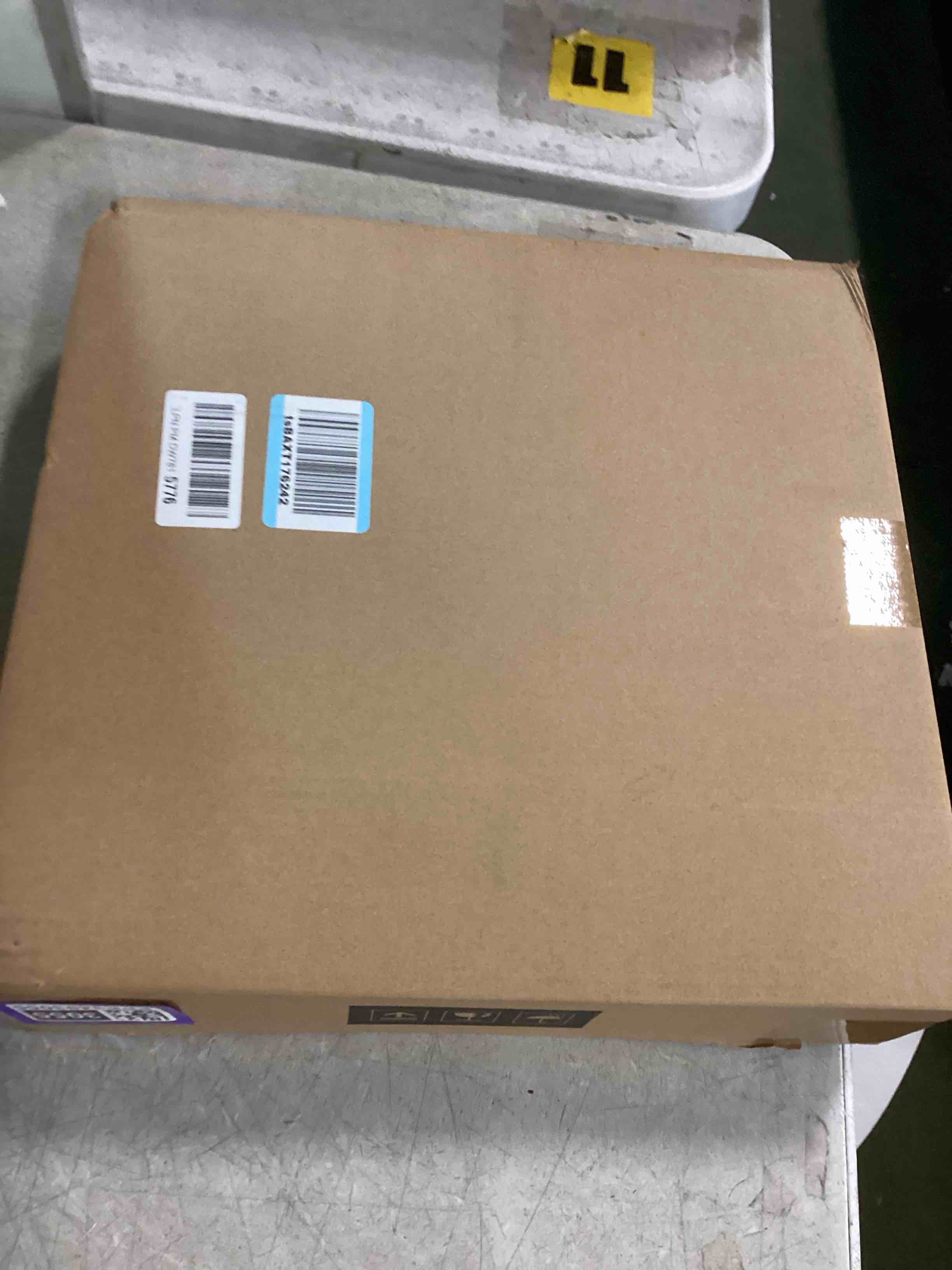 https://s3.amazonaws.com/lotting-images-prod/bidfta/PPE3493055_1746456030766.jpeg