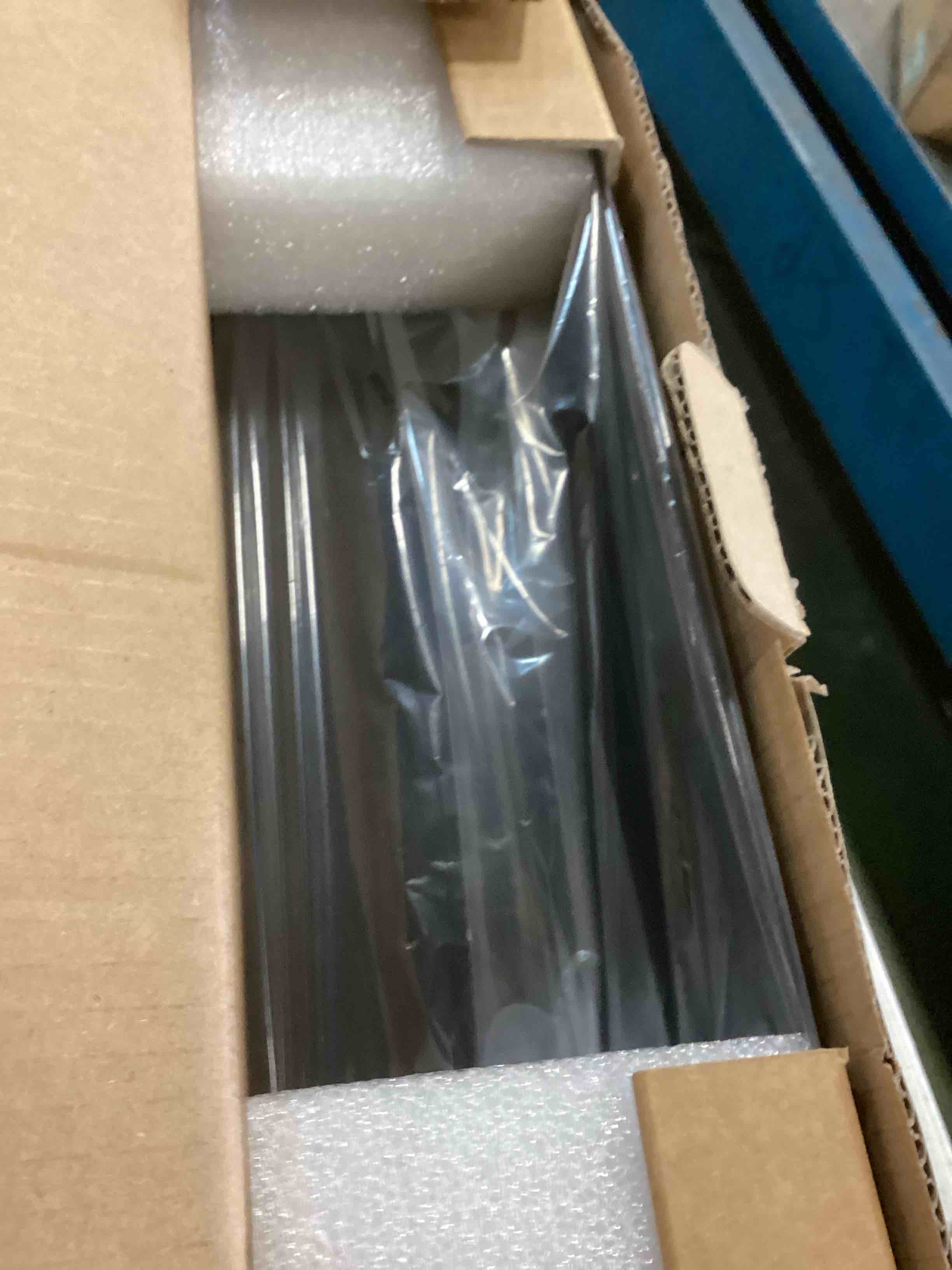 https://s3.amazonaws.com/lotting-images-prod/bidfta/PPE3493055_1746456041396.jpeg