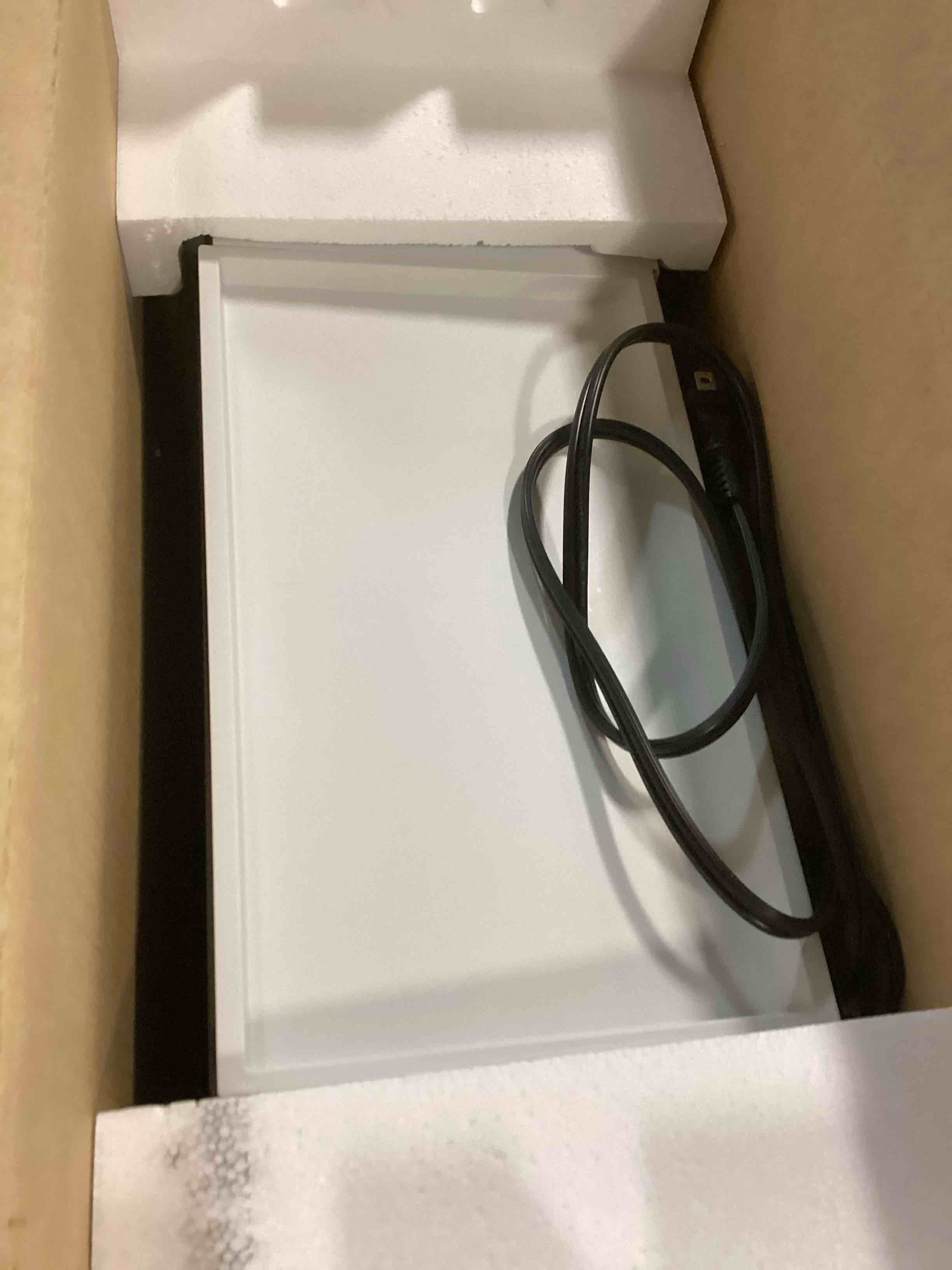 https://s3.amazonaws.com/lotting-images-prod/bidfta/PPE3493089_1746460010163.jpeg