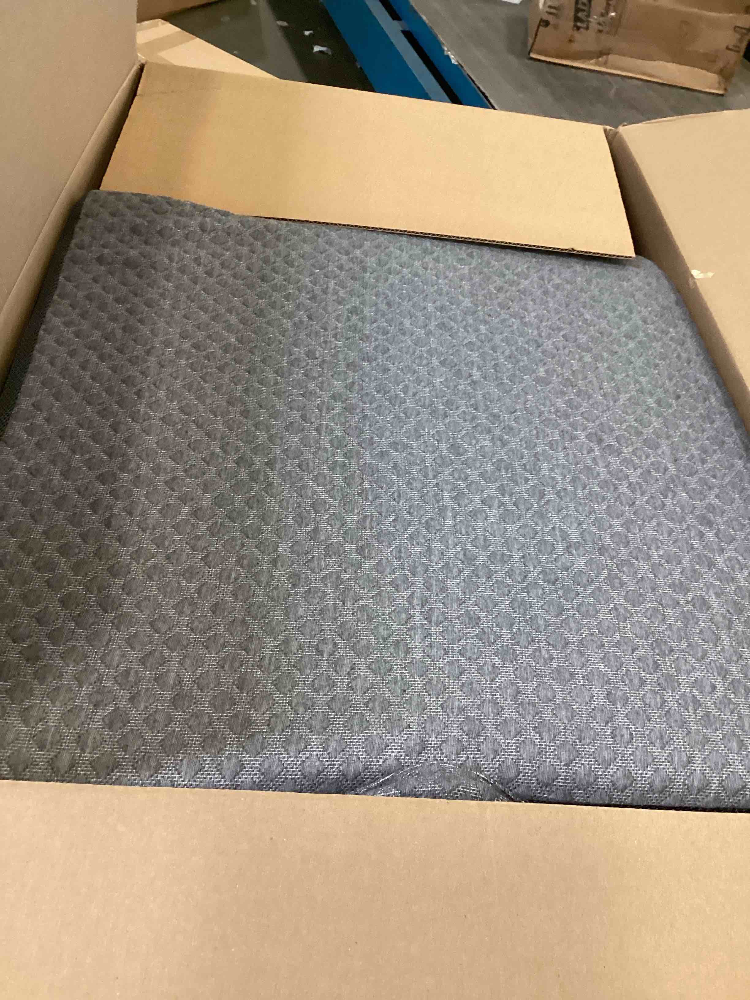 https://s3.amazonaws.com/lotting-images-prod/bidfta/PPE3493509_1746631215773.jpeg