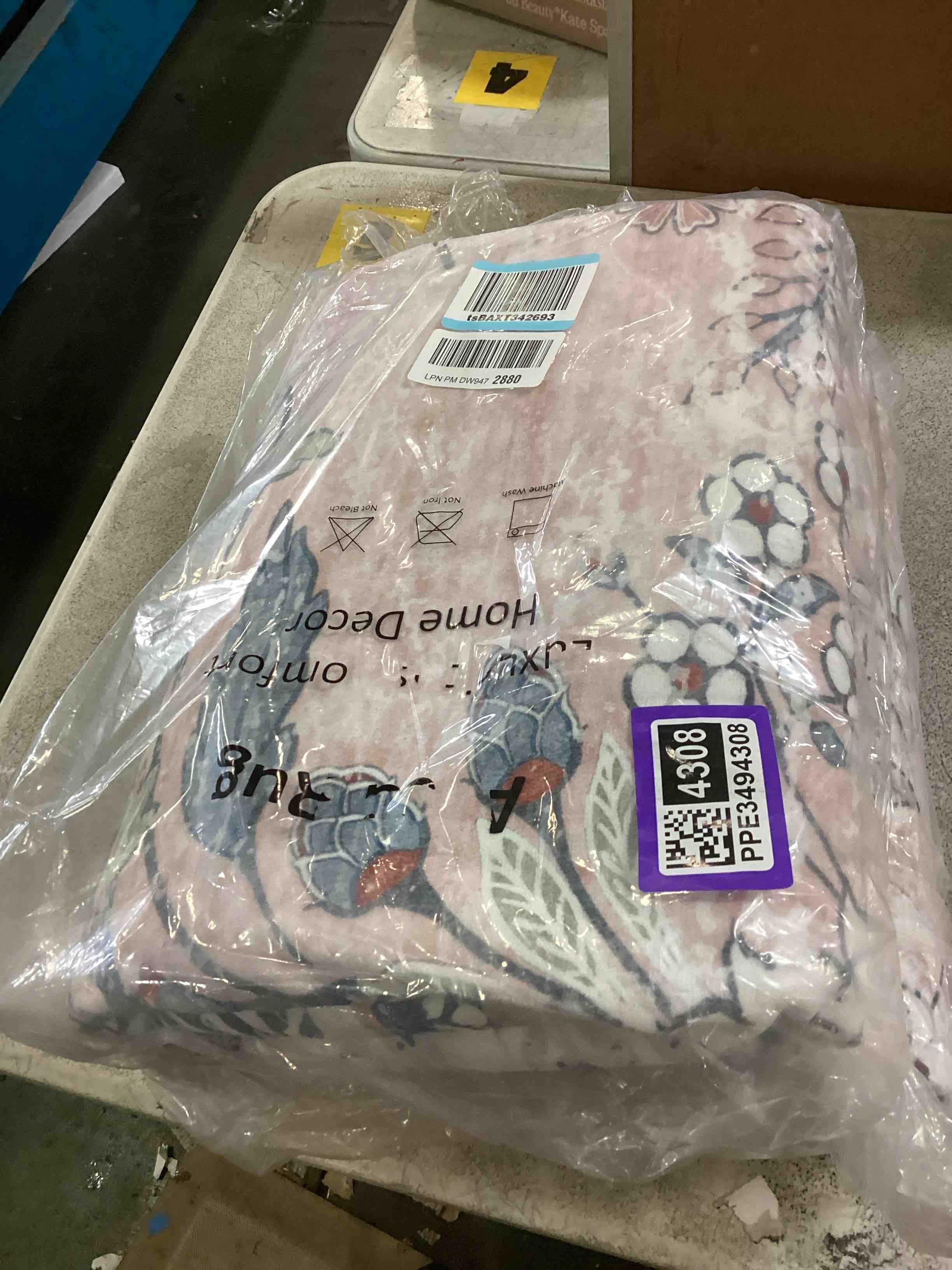 https://s3.amazonaws.com/lotting-images-prod/bidfta/PPE3494308_1747166185117.jpeg