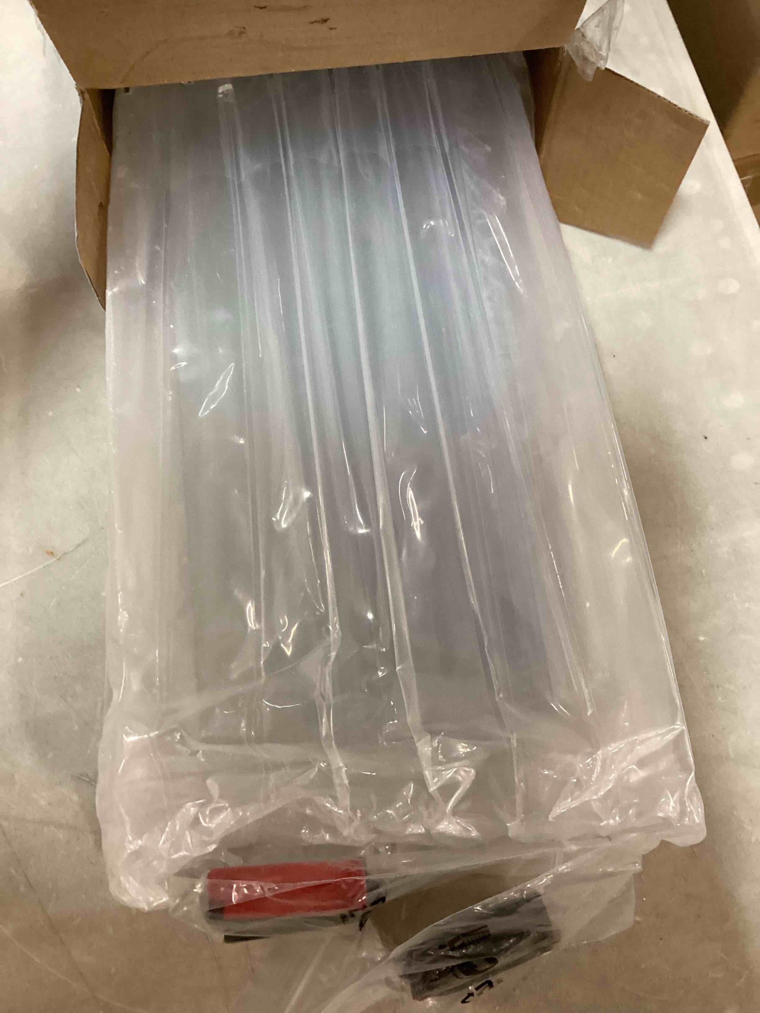 https://s3.amazonaws.com/lotting-images-prod/bidfta/PPE3495455_1747761834039.jpeg