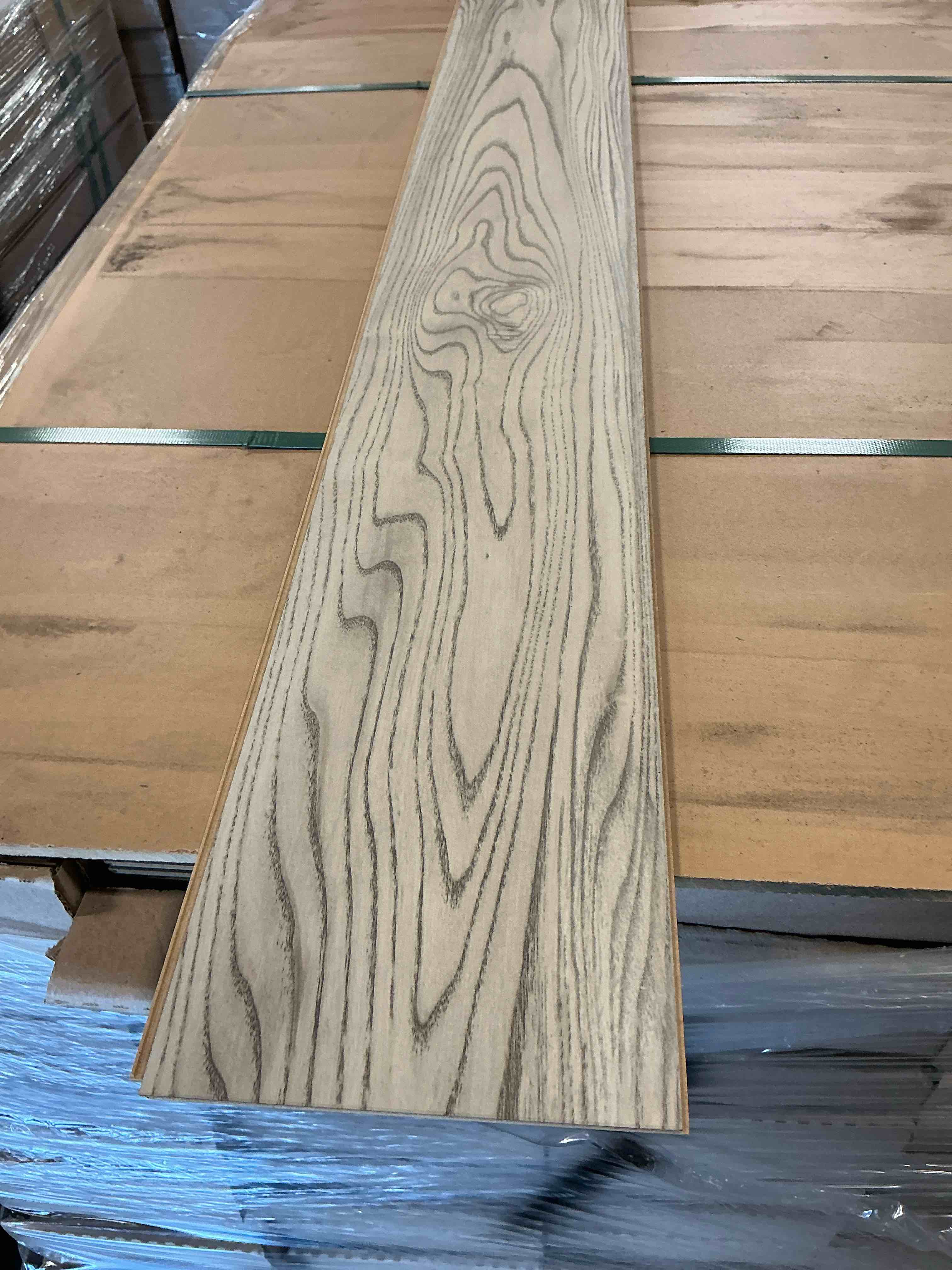 1,237.03 sq ft 7.5 x 50.75 7mm laminate flooring your bid per sq ft 