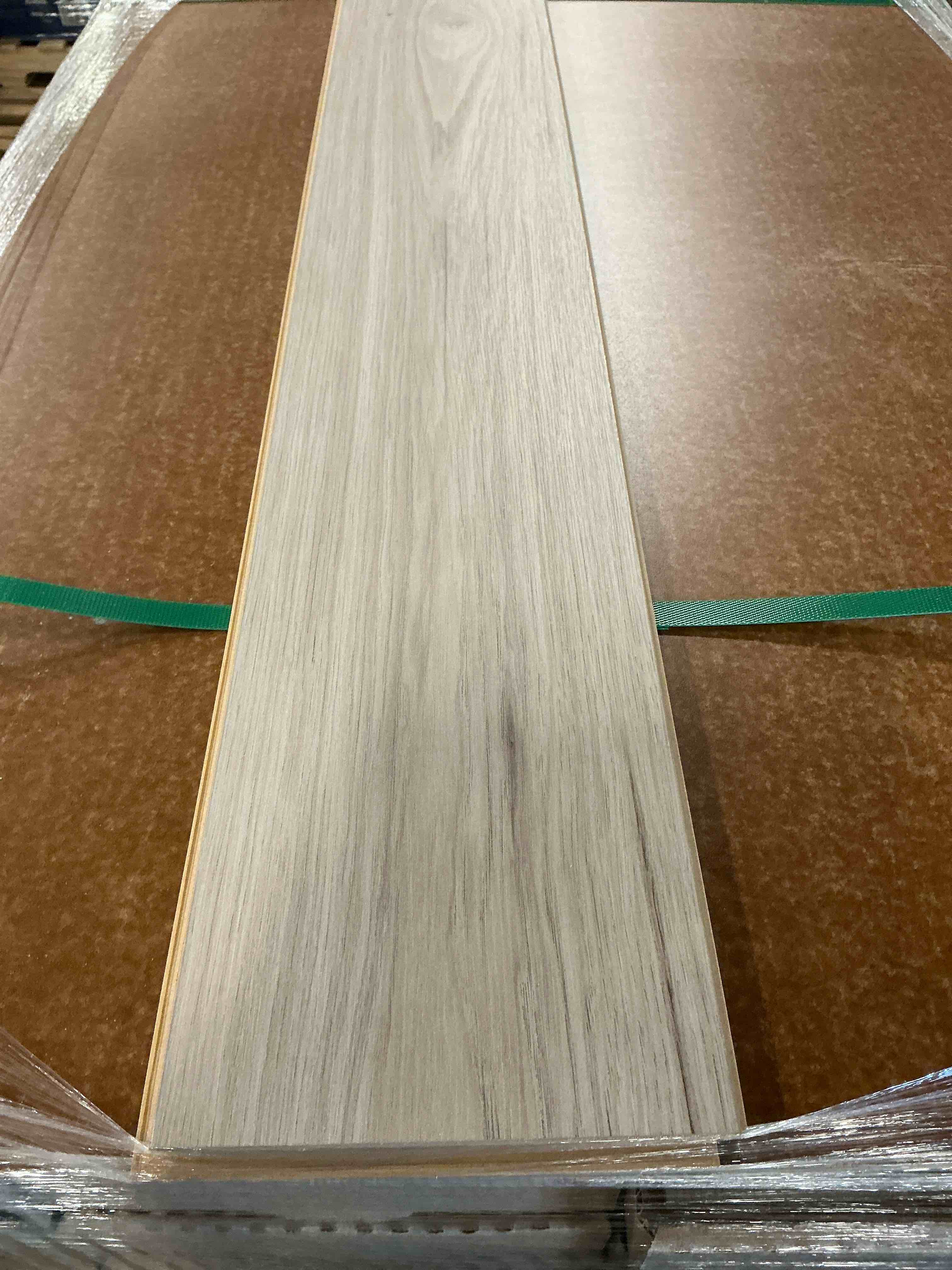 740.10 sq ft 7.5 x 50.75 10mm laminate flooring your bid per sq ft 