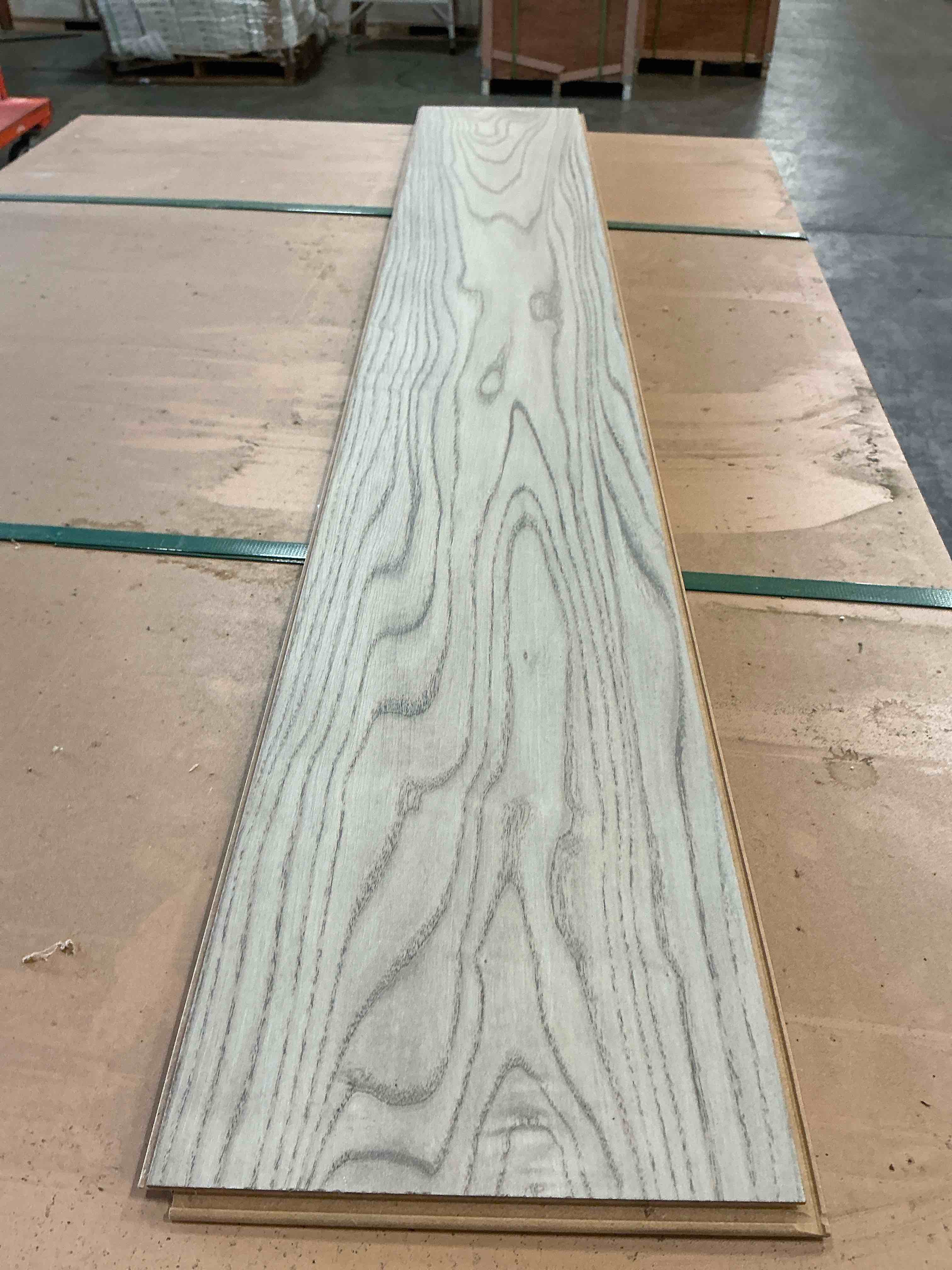 1,237.03 sq ft 7.5 x 50.75 7mm laminate flooring your bid per sq ft 