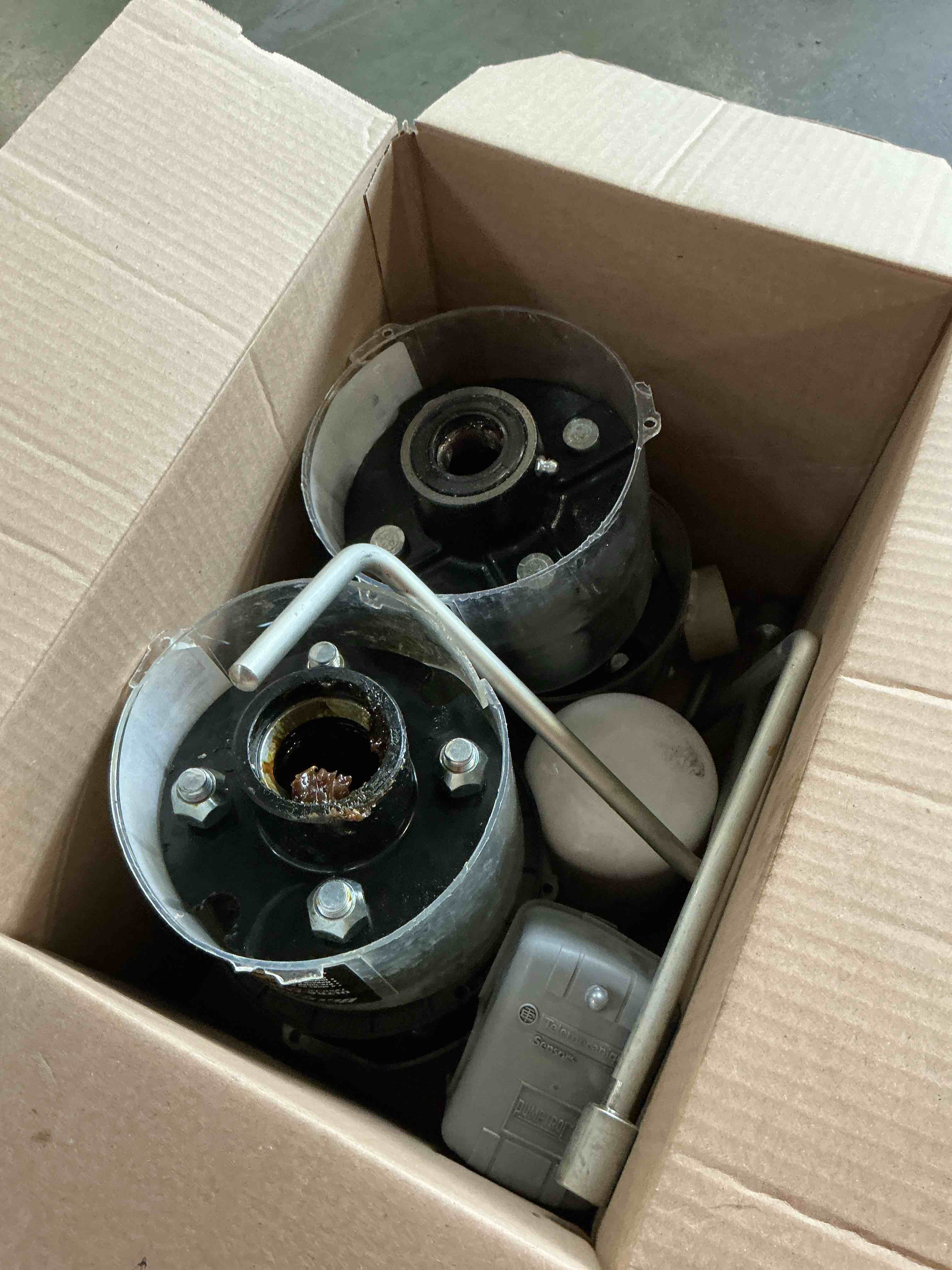 https://s3.amazonaws.com/lotting-images-prod/bidfta/PPE3577393_1755806515615.jpeg