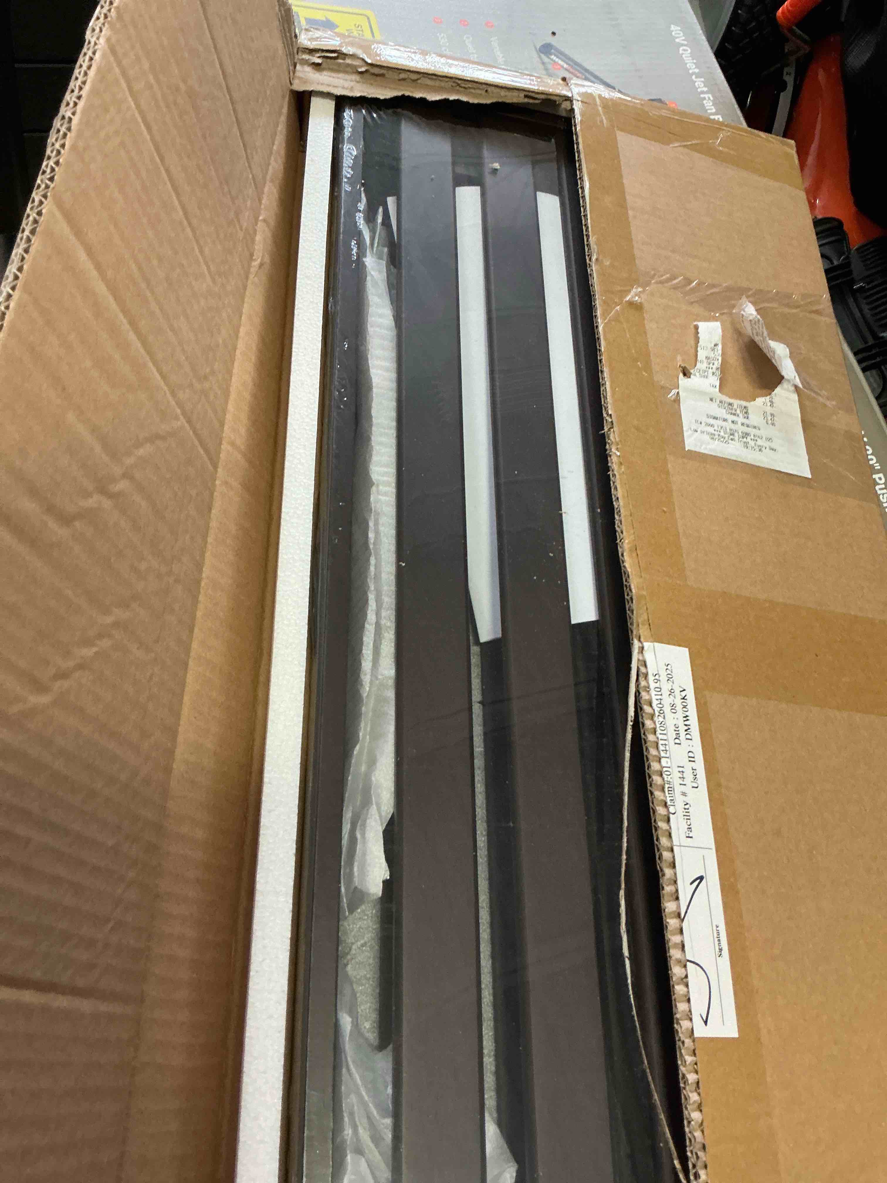 https://s3.amazonaws.com/lotting-images-prod/bidfta/PPE3583760_1758655242691.jpeg