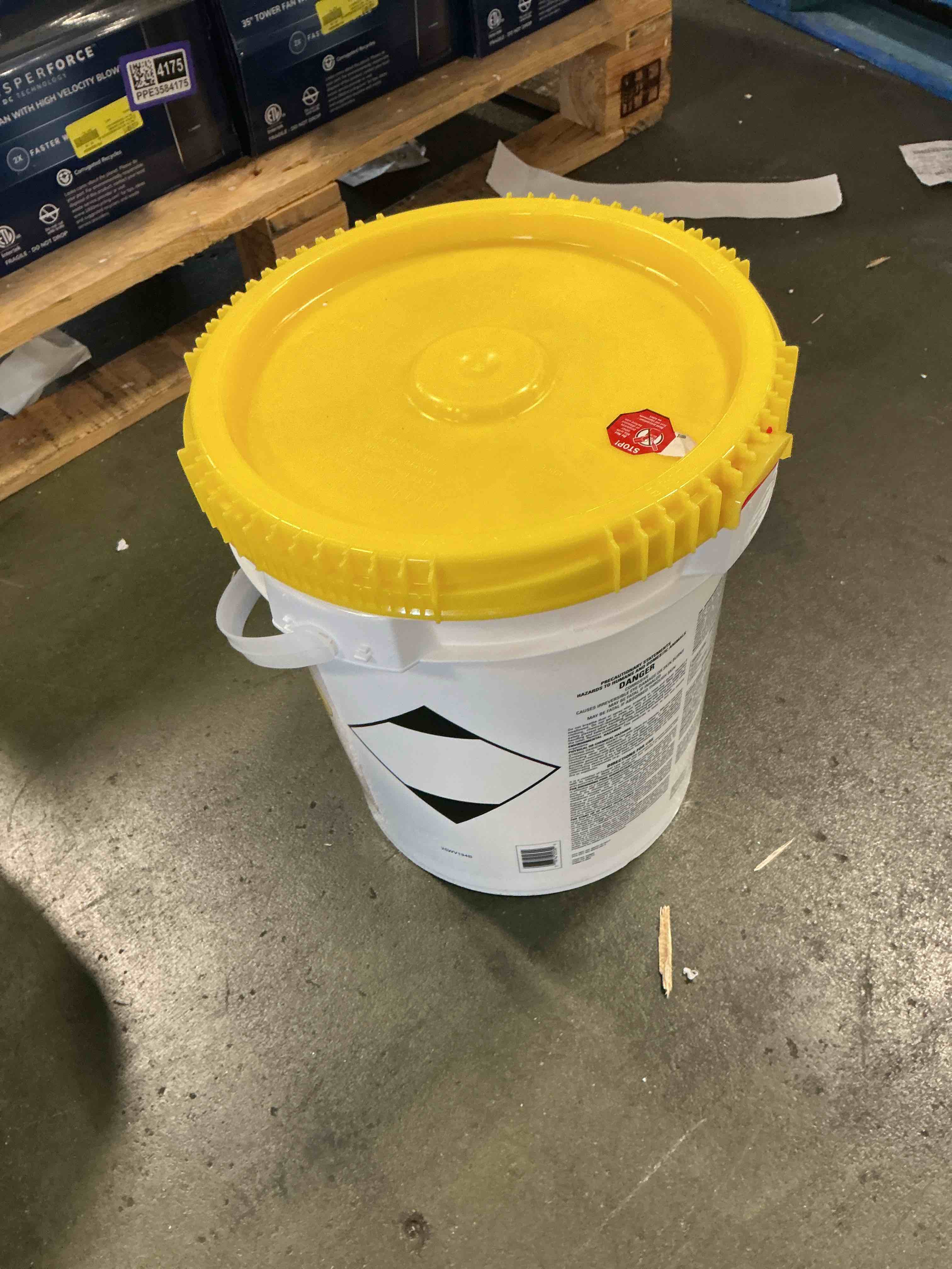 https://s3.amazonaws.com/lotting-images-prod/bidfta/PPE3584180_1759419871025.jpeg