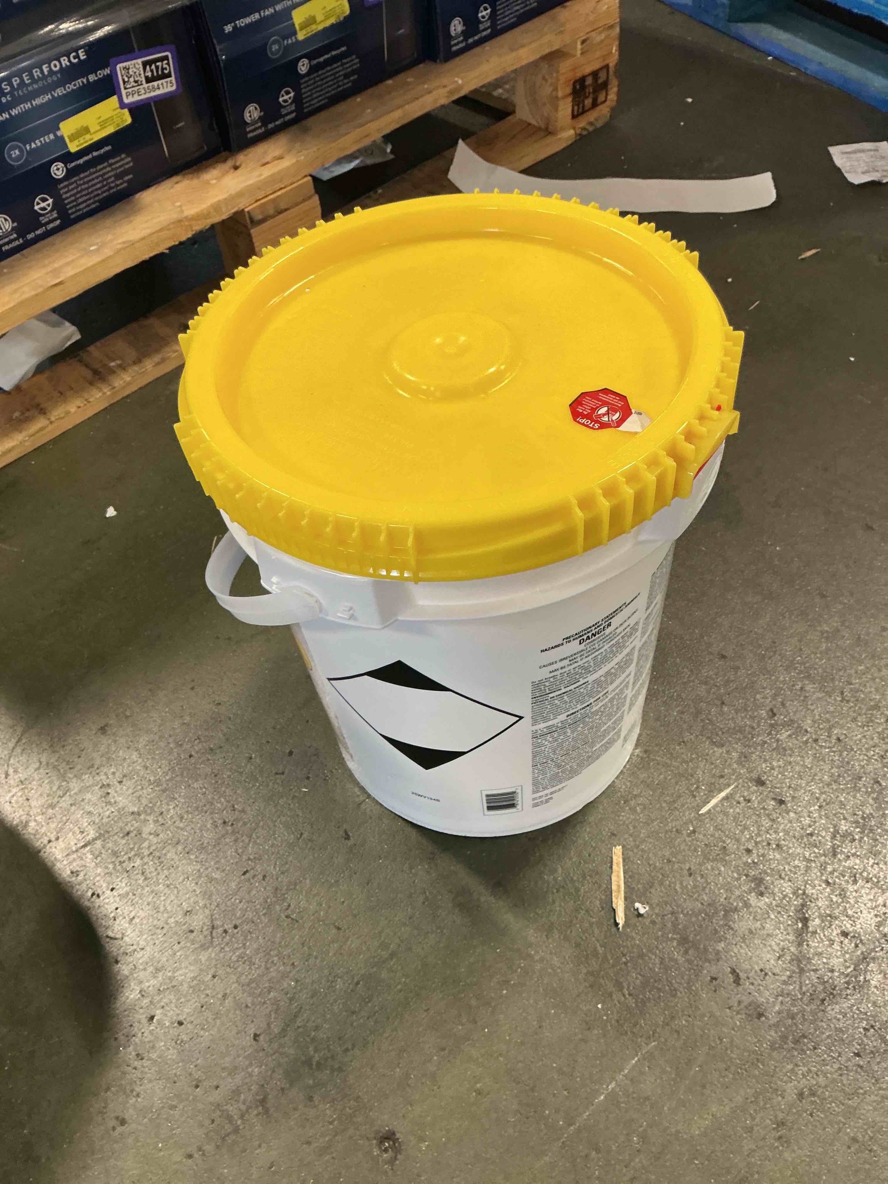 https://s3.amazonaws.com/lotting-images-prod/bidfta/PPE3584180_1759419872174.jpeg