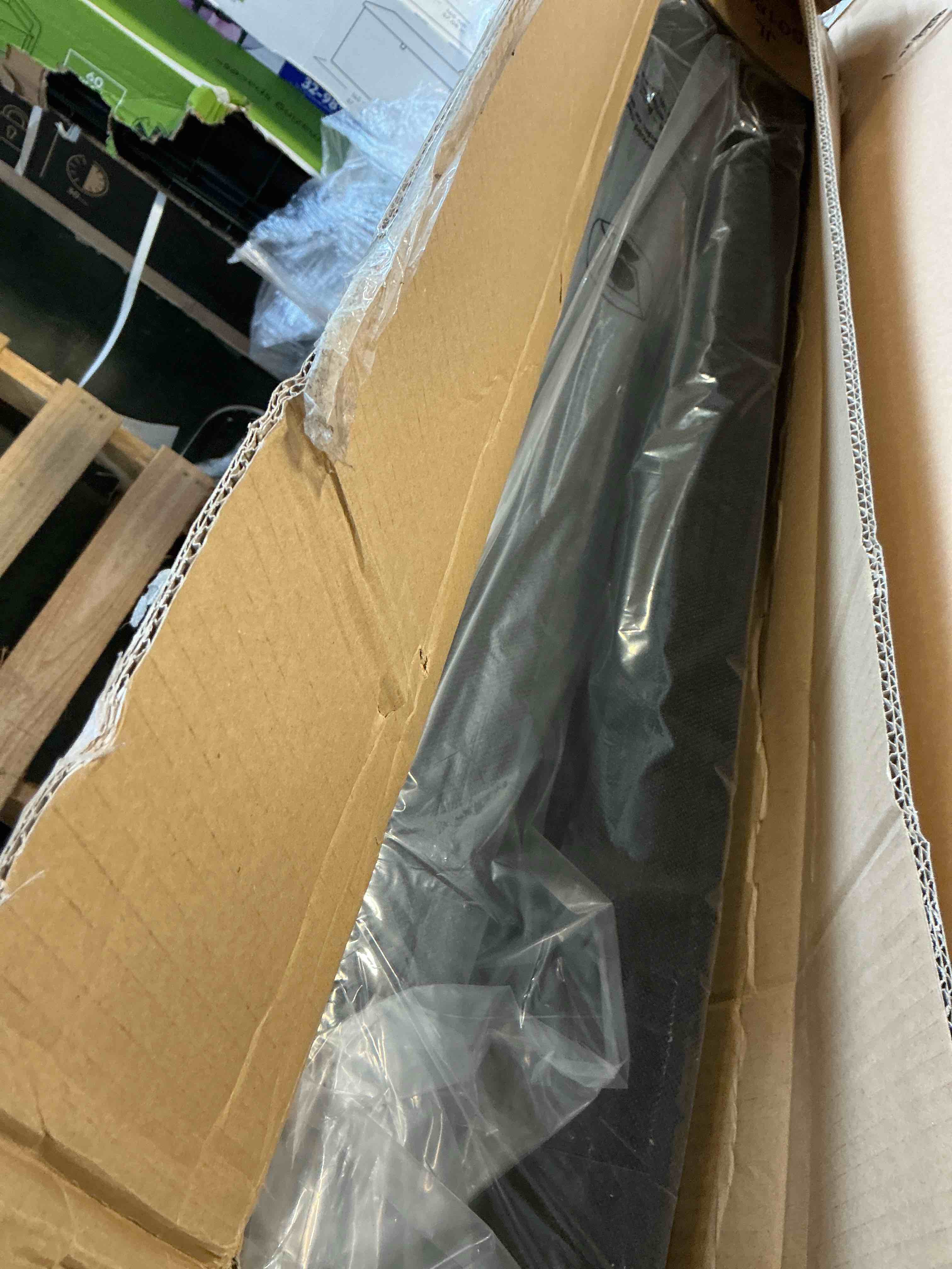 https://s3.amazonaws.com/lotting-images-prod/bidfta/PPE3584192_1759425368271.jpeg