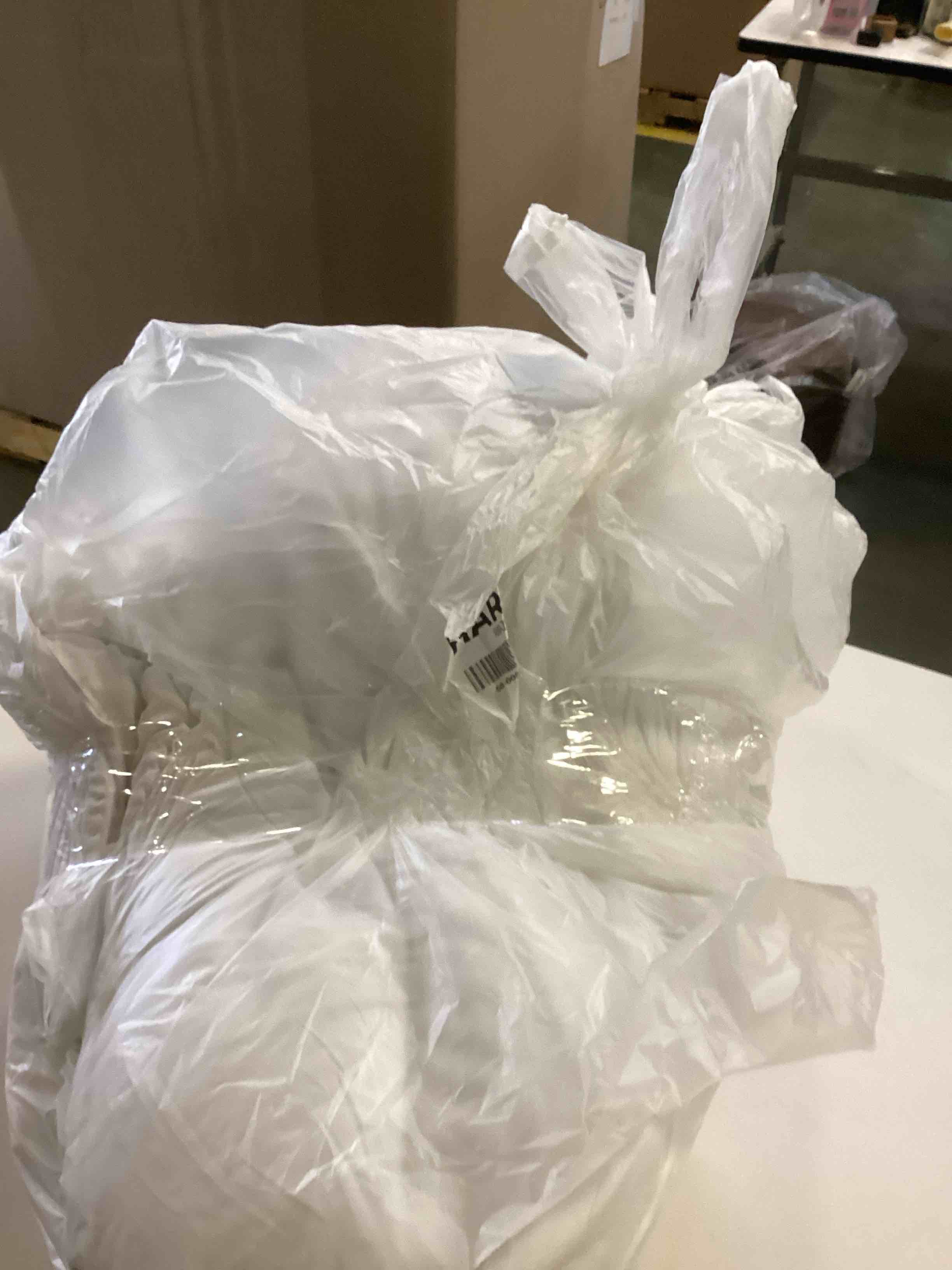 https://s3.amazonaws.com/lotting-images-prod/bidfta/PPE3595129_1756228216683.jpeg