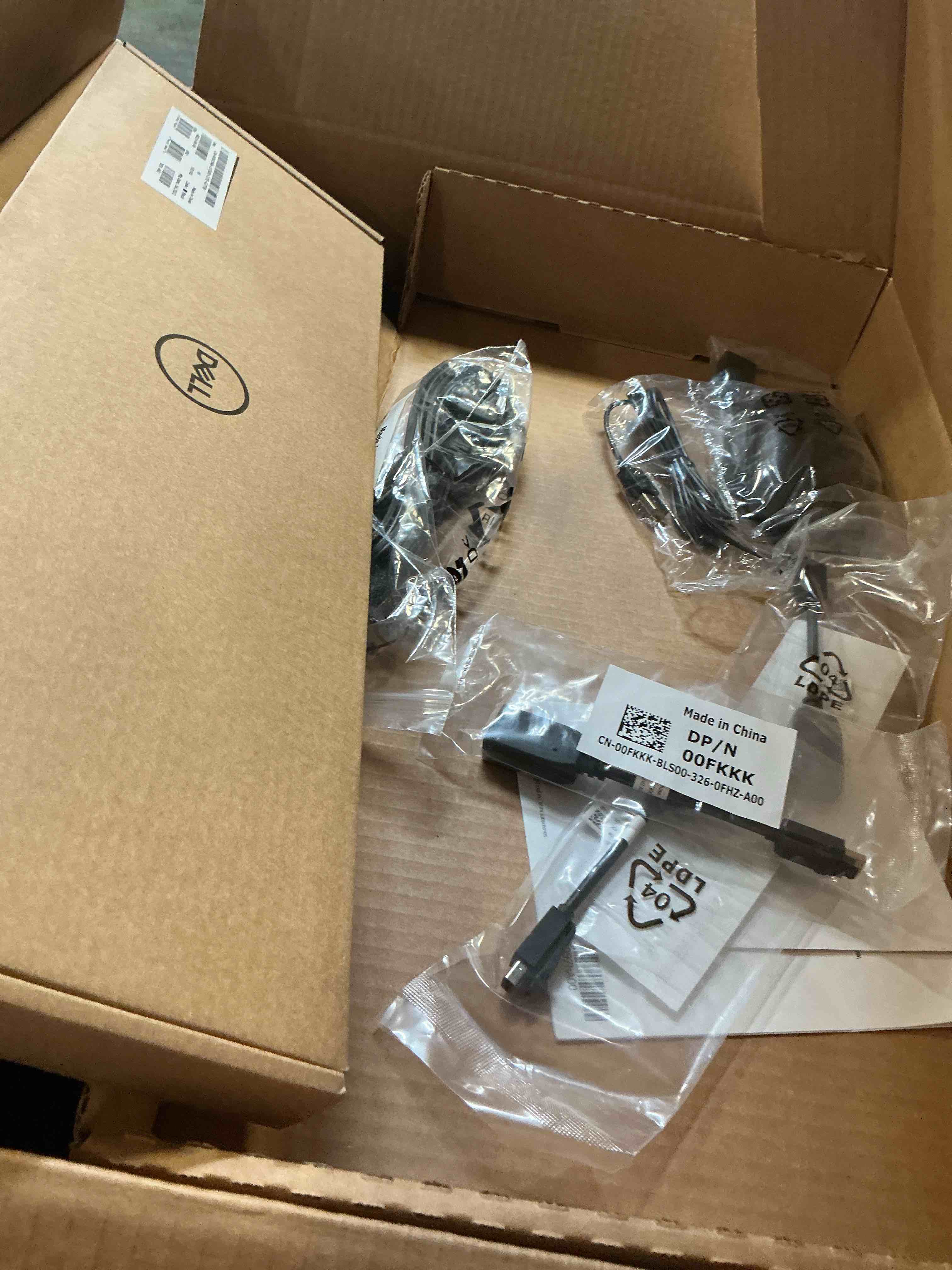 https://s3.amazonaws.com/lotting-images-prod/bidfta/PPE3596128_1757444858618.jpeg