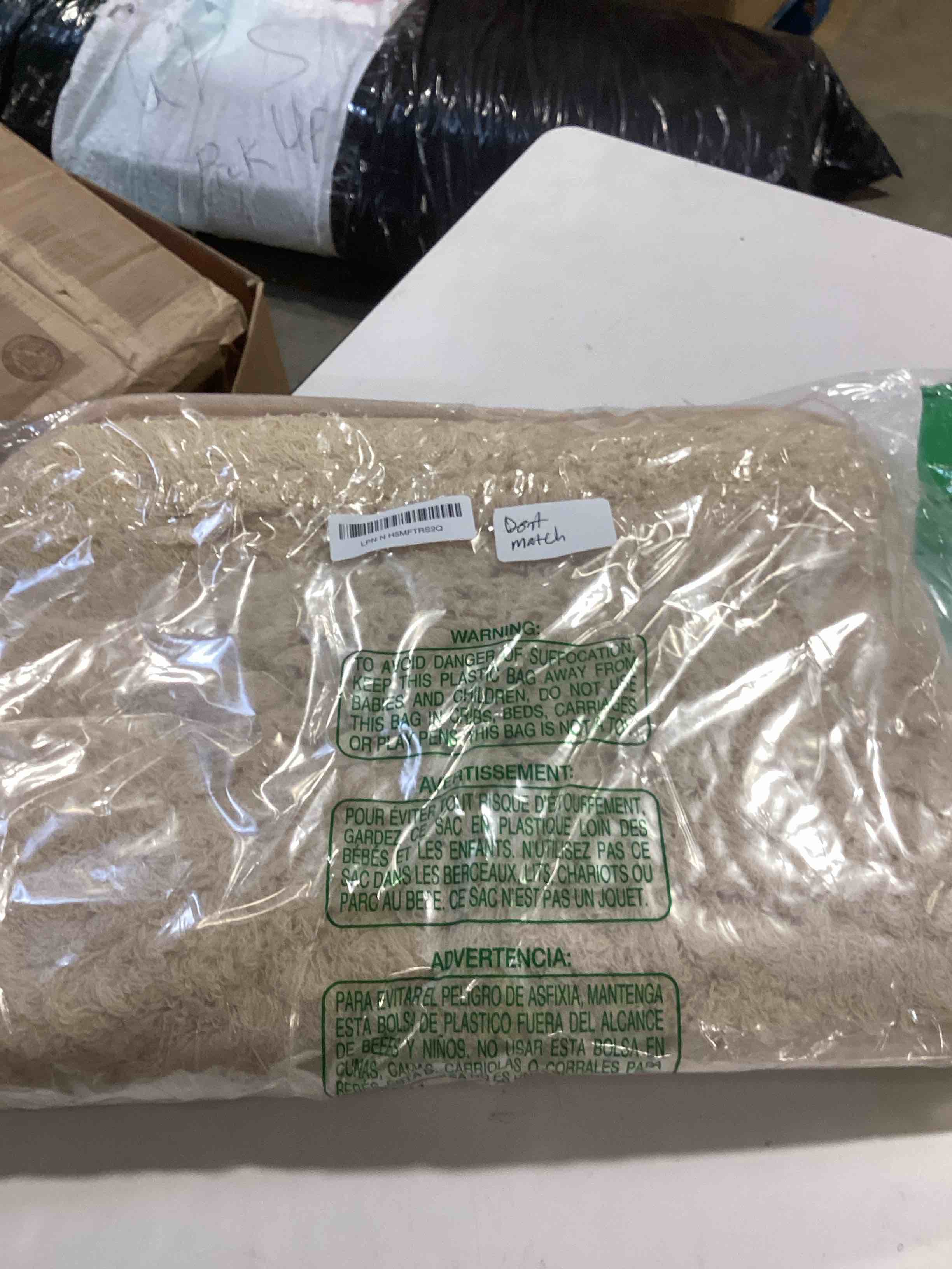 MondayRug Bathroom Rugs Non Slip 24"x16", Absorbent Bath Mats Quick Dry, Shaggy Microfiber Bath Rugs