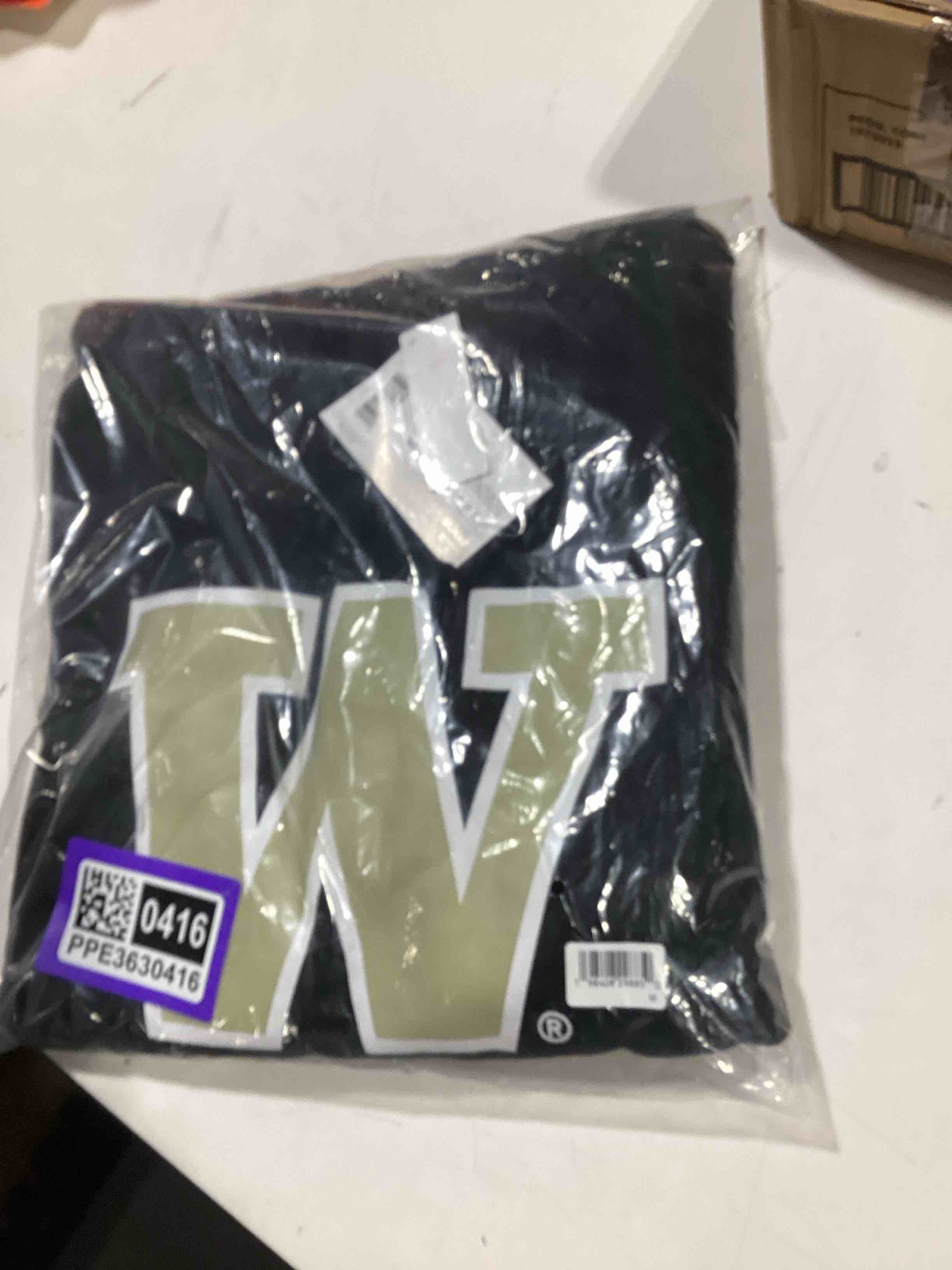 FOCO Men's Standard NCAA College Solid Logo Hoodie, Team Color