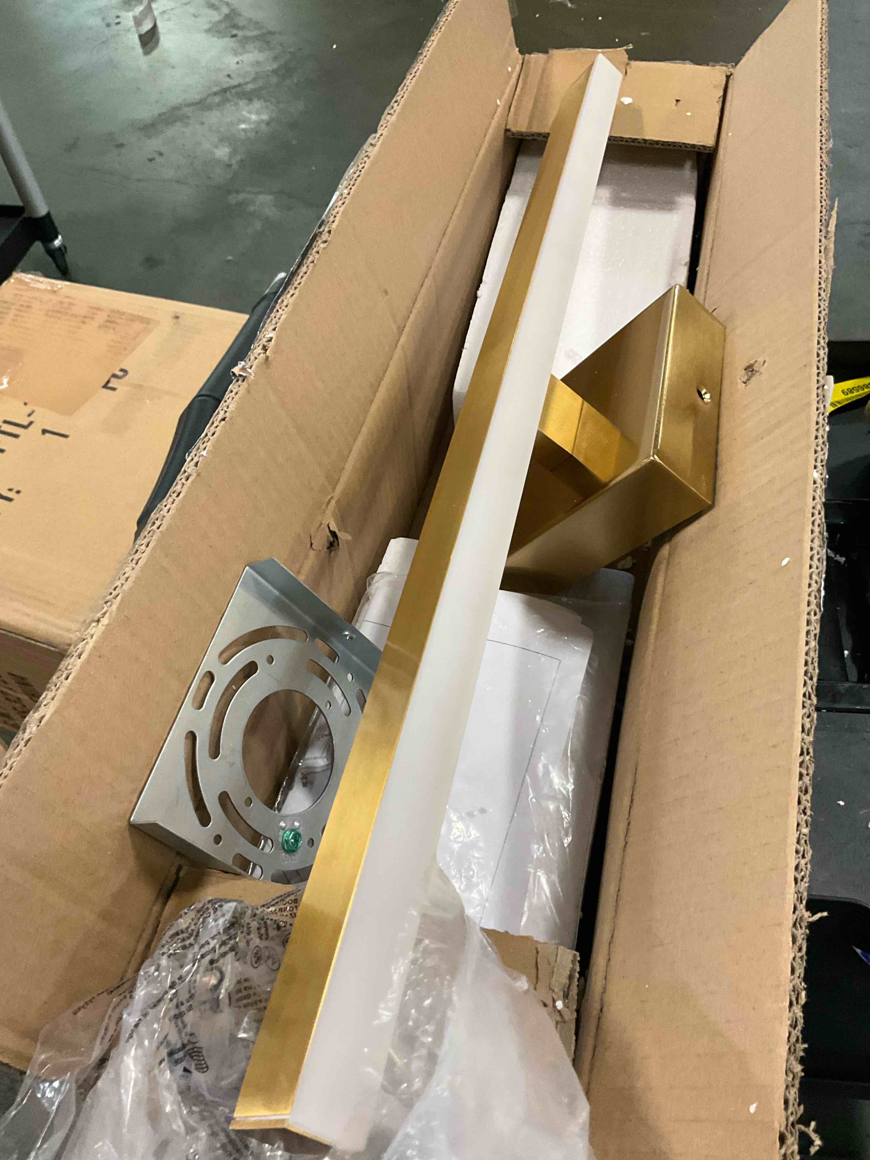 https://s3.amazonaws.com/lotting-images-prod/bidfta/PPE3658141_1751042654569.jpeg