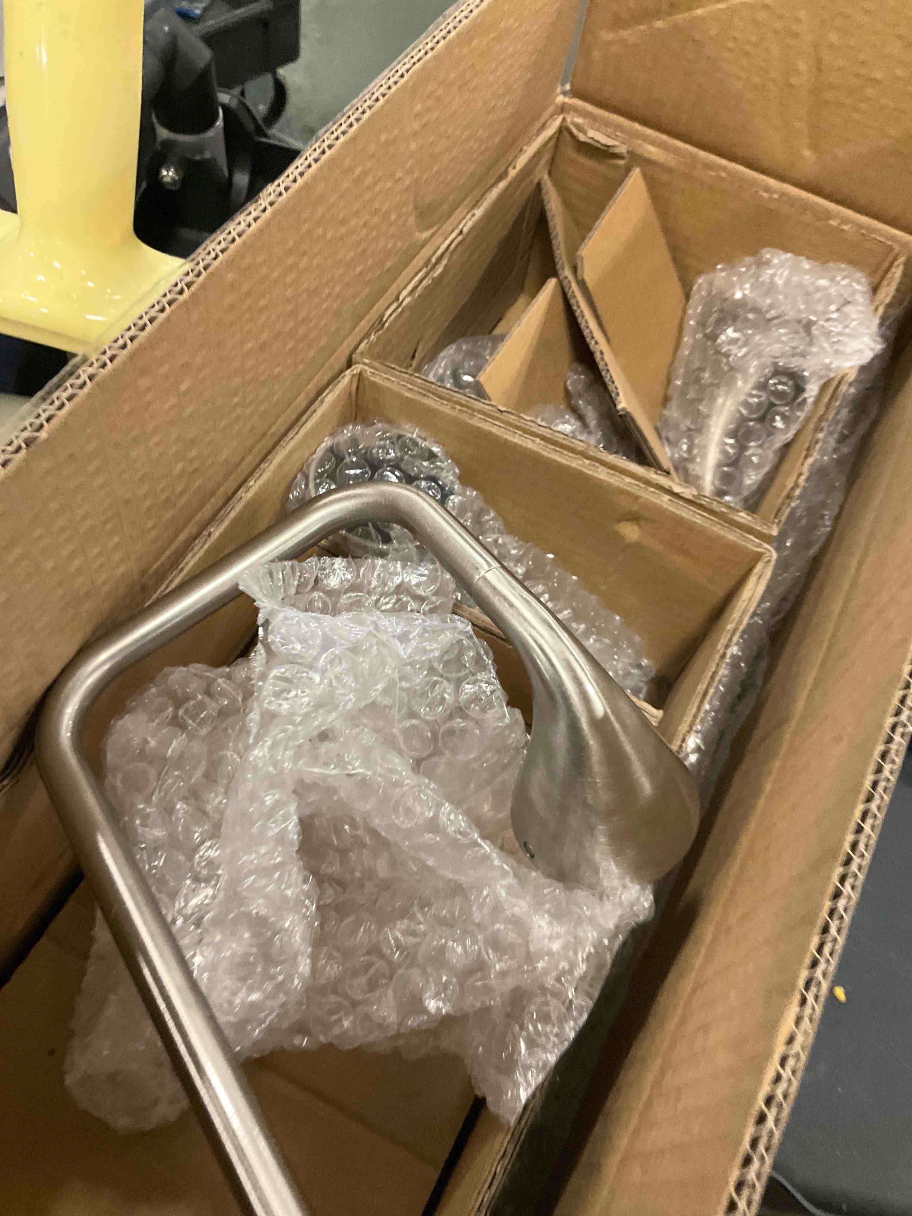 https://s3.amazonaws.com/lotting-images-prod/bidfta/PPE3658200_1751288077576.jpeg