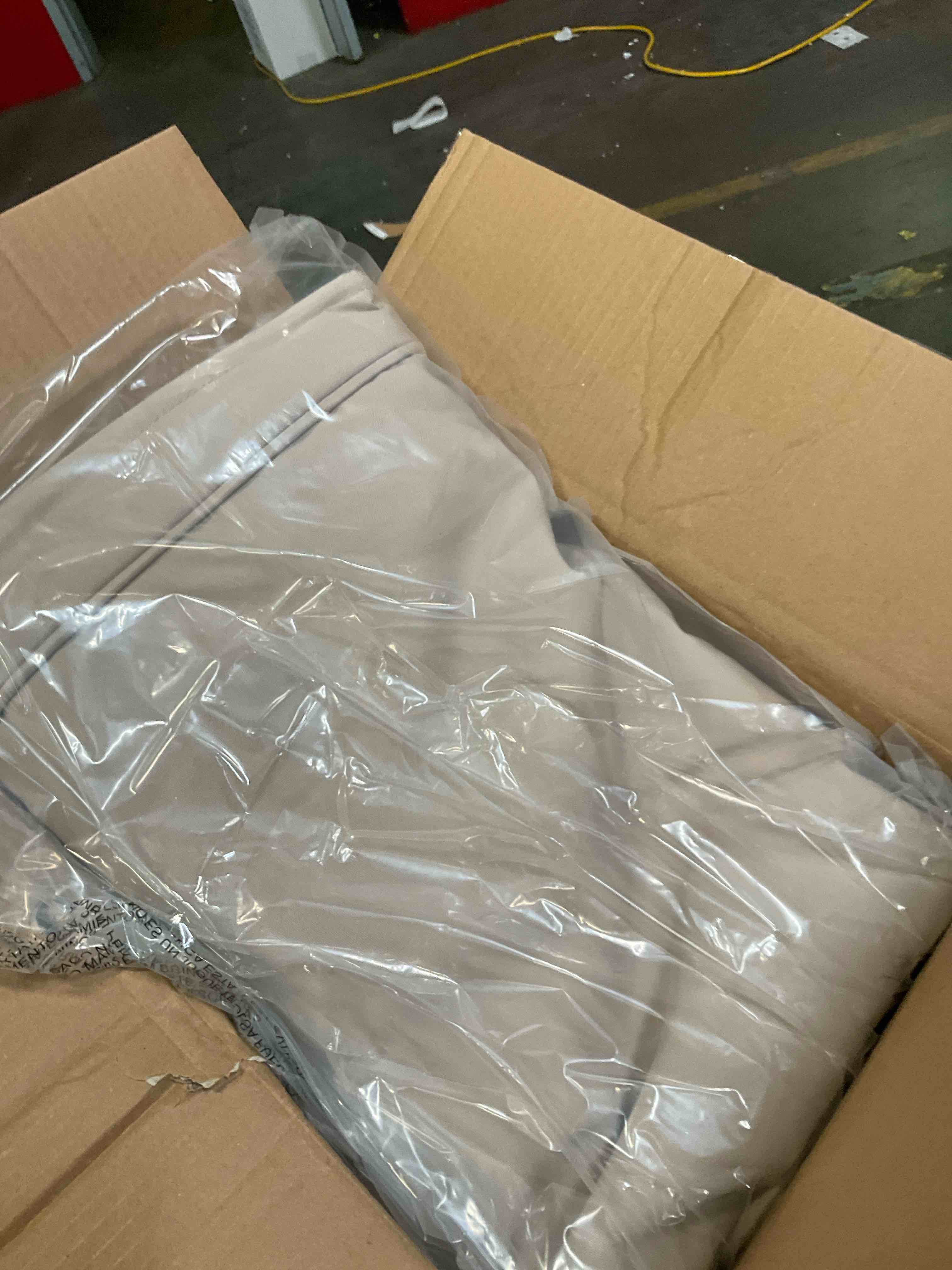https://s3.amazonaws.com/lotting-images-prod/bidfta/PPE3658262_1751312083729.jpeg