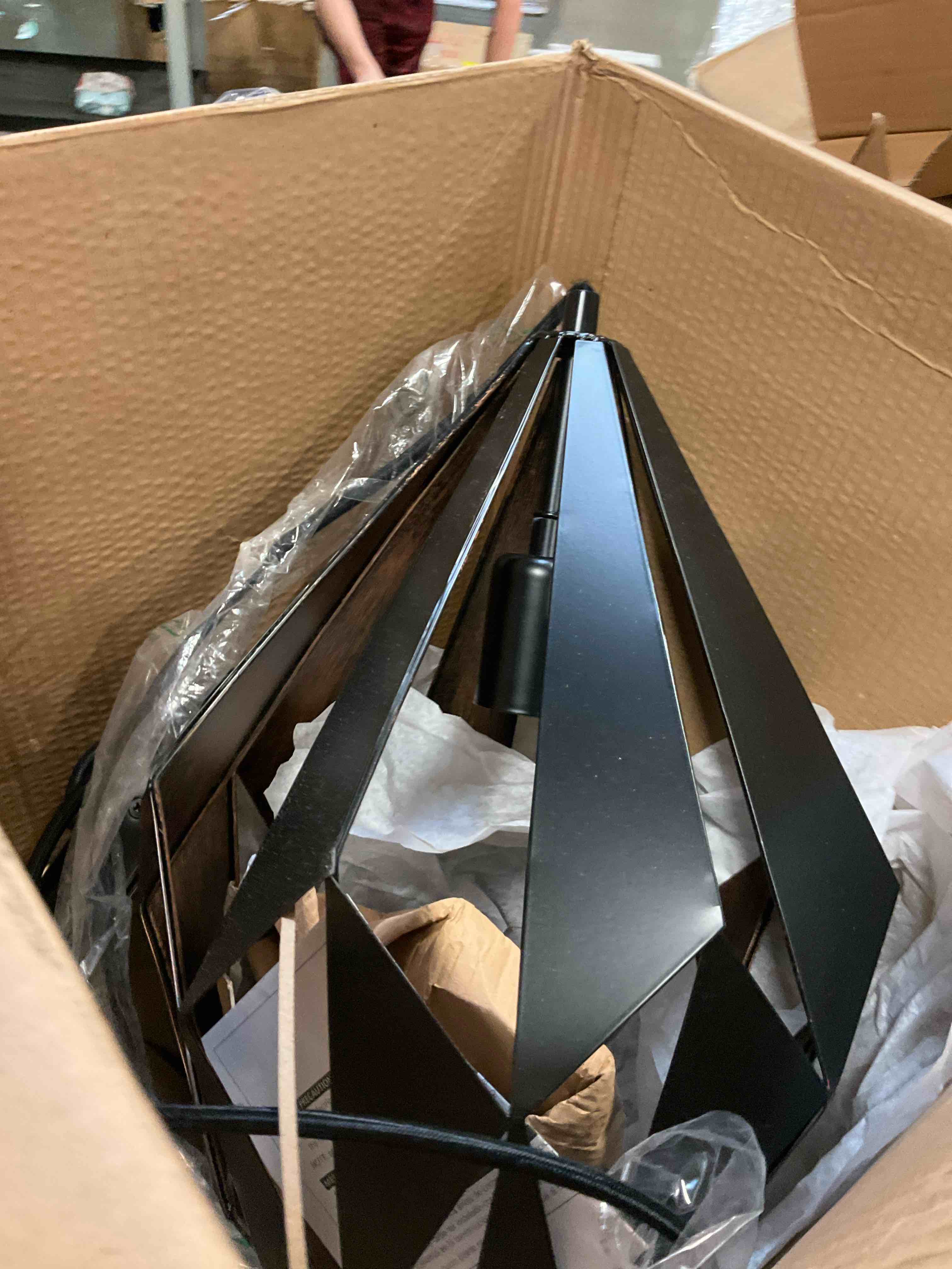 https://s3.amazonaws.com/lotting-images-prod/bidfta/PPE3658319_1751388230362.jpeg