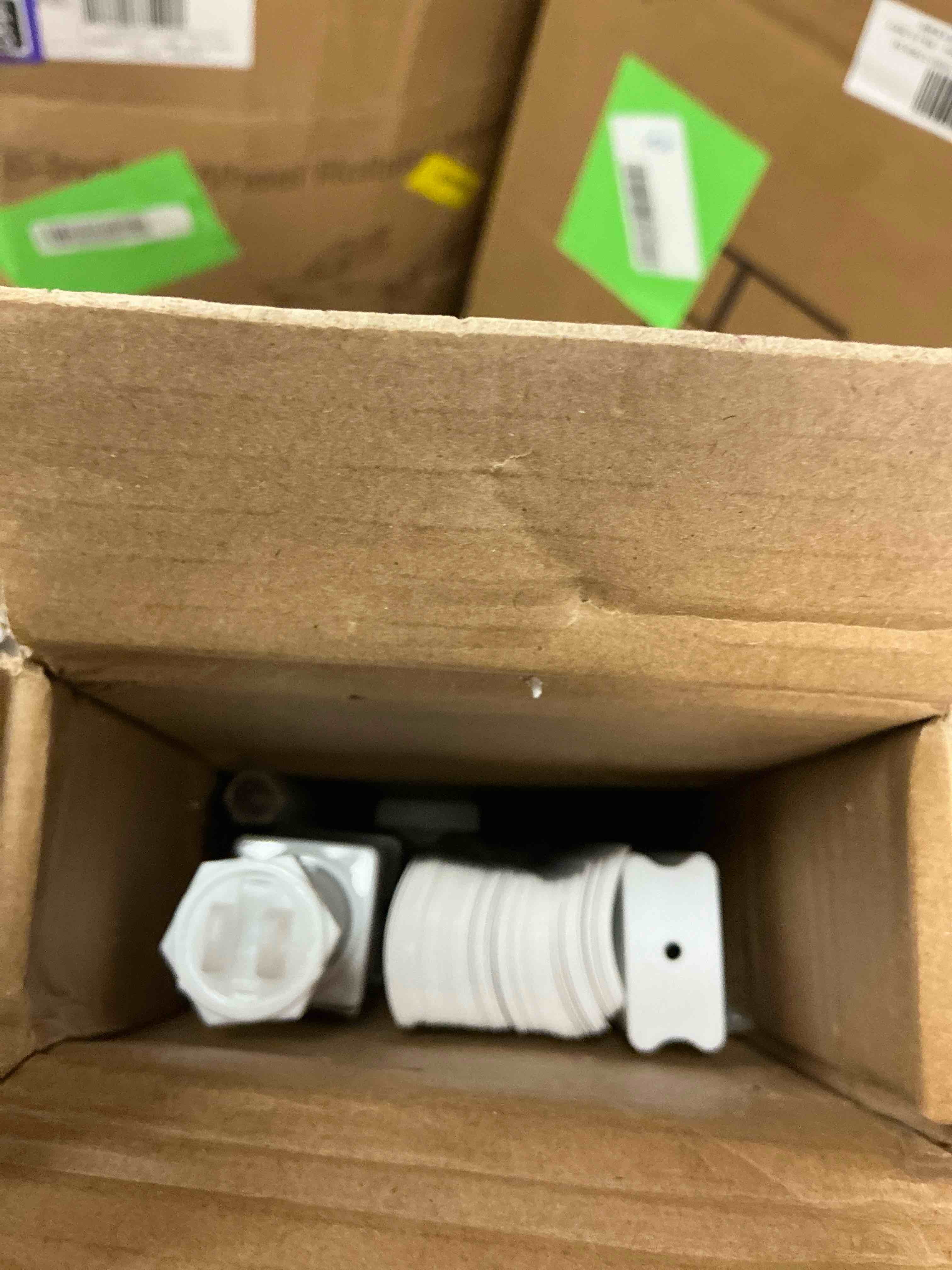 https://s3.amazonaws.com/lotting-images-prod/bidfta/PPE3664530_1757533428227.jpeg