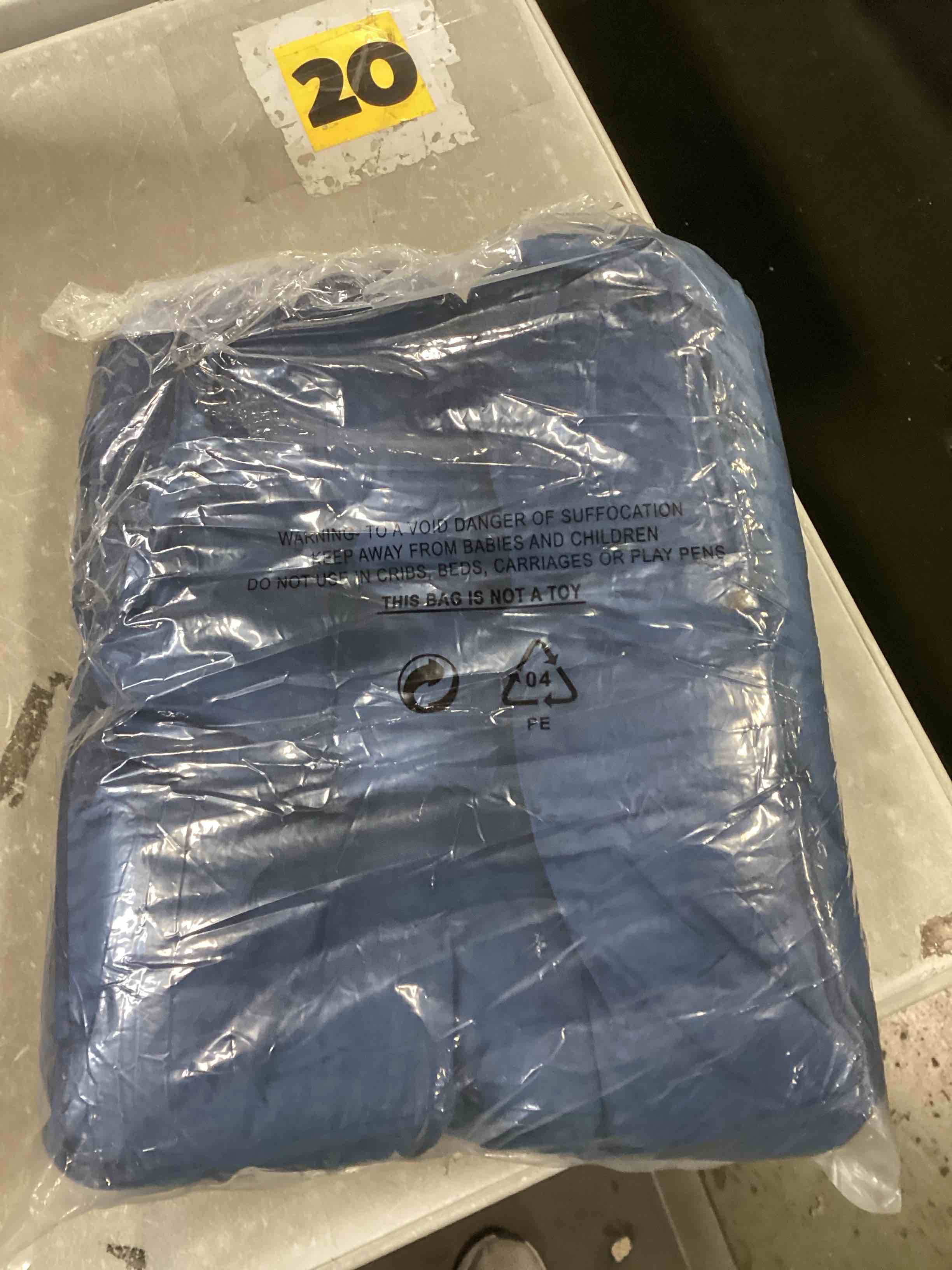 https://s3.amazonaws.com/lotting-images-prod/bidfta/PPE3677246_1749654570370.jpeg