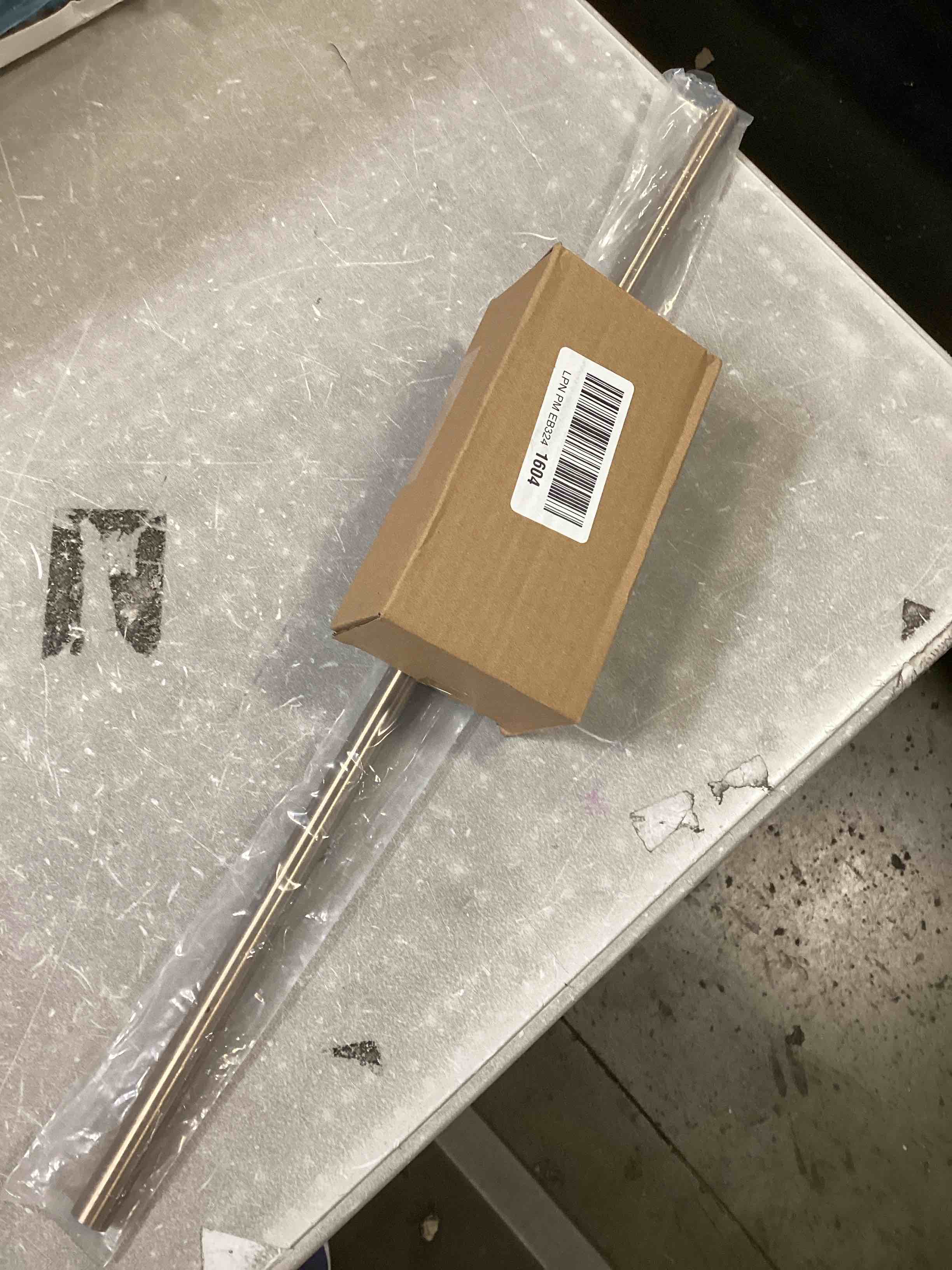 https://s3.amazonaws.com/lotting-images-prod/bidfta/PPE3677419_1749744205175.jpeg