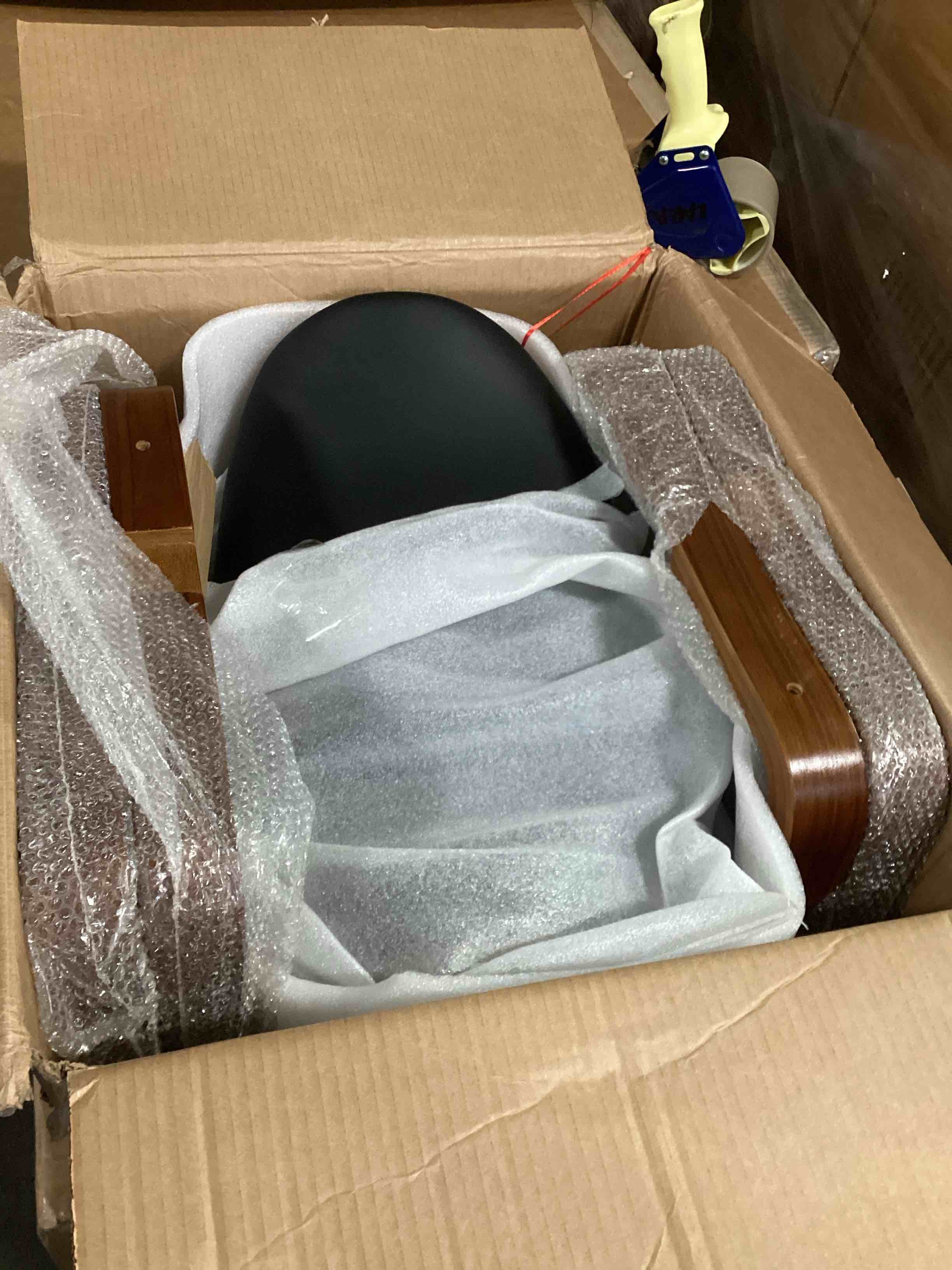 https://s3.amazonaws.com/lotting-images-prod/bidfta/PPE3677526_1749835005716.jpeg