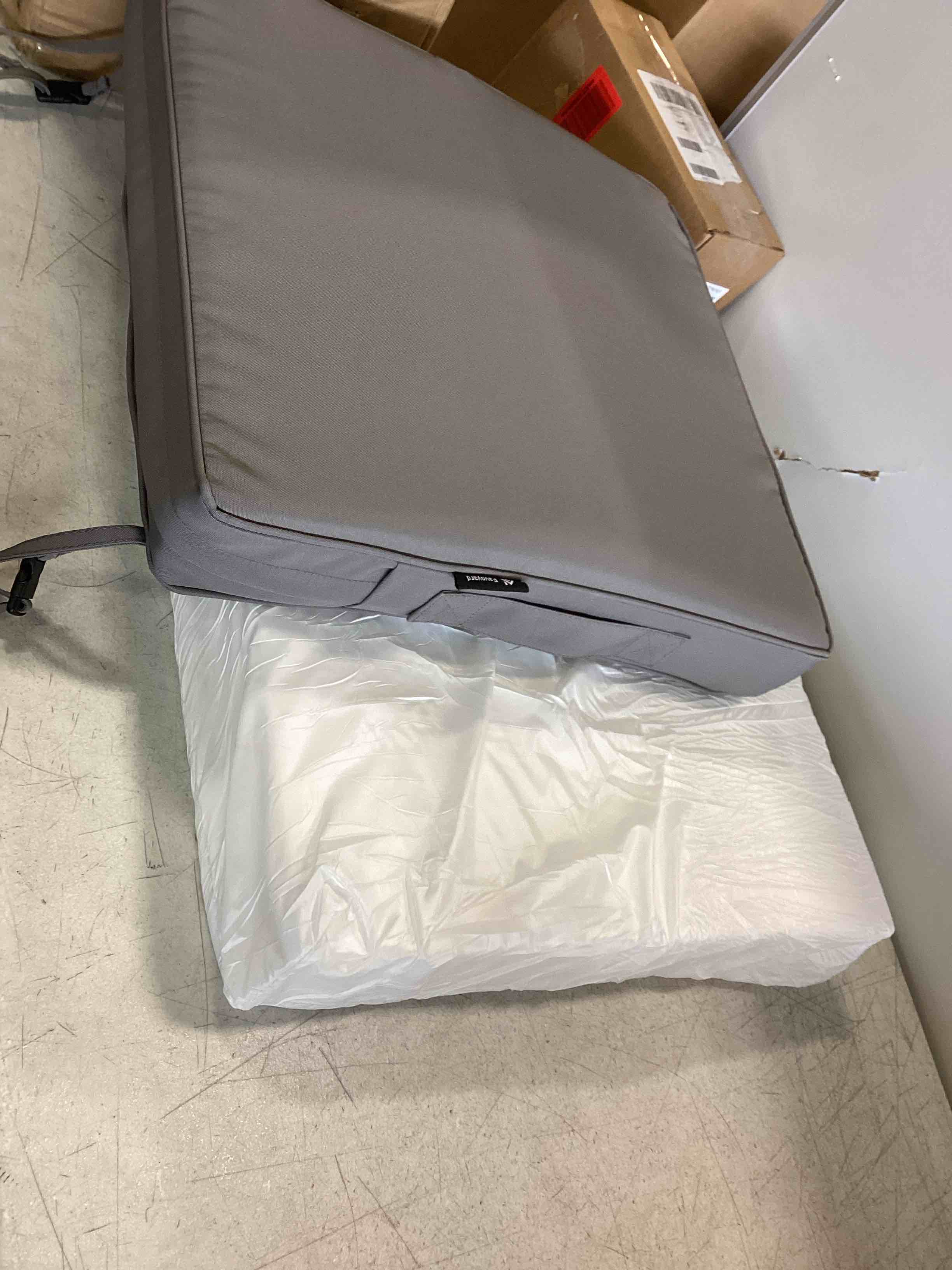 https://s3.amazonaws.com/lotting-images-prod/bidfta/PPE3679047_1747165787575.jpeg