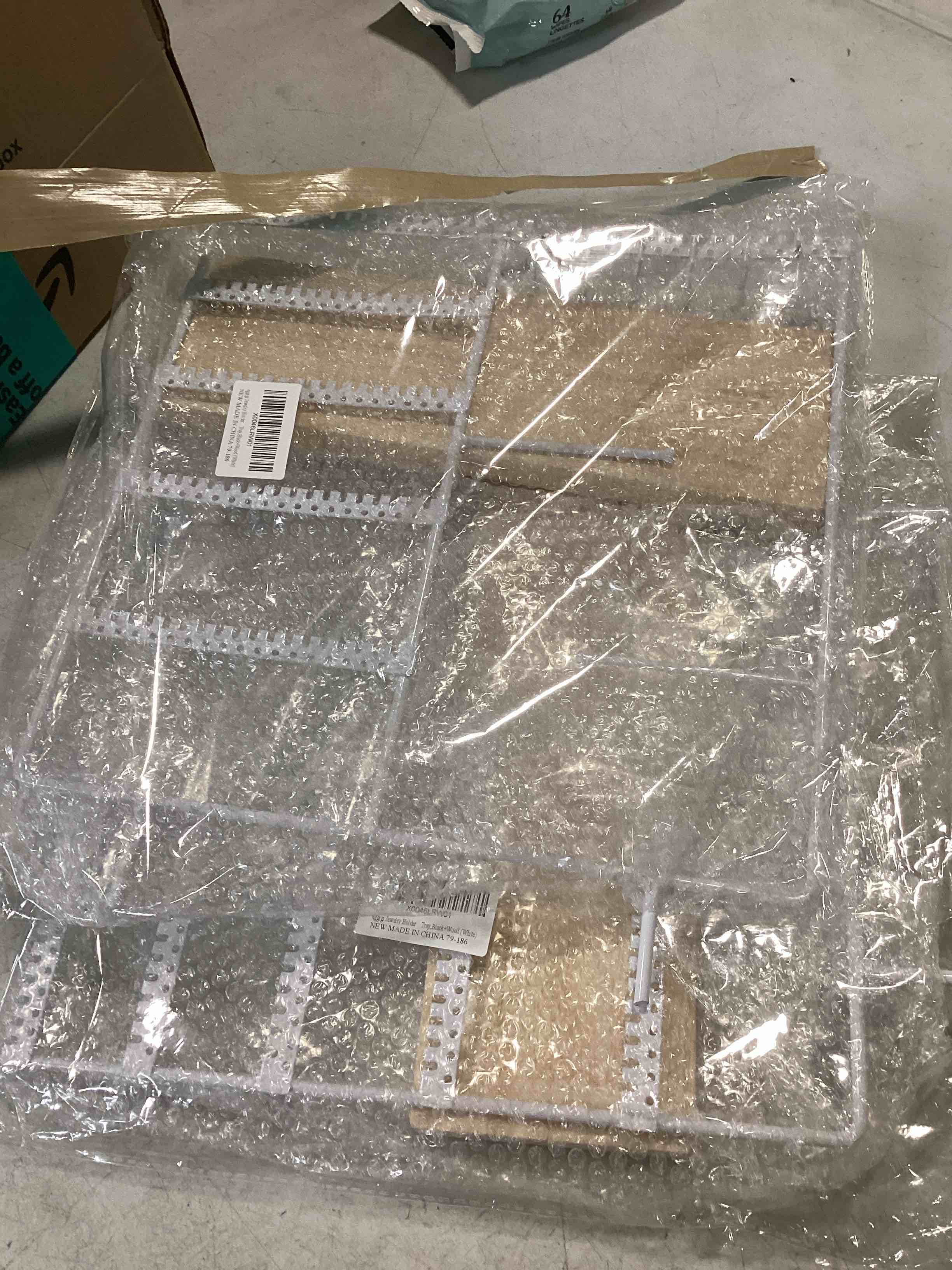 https://s3.amazonaws.com/lotting-images-prod/bidfta/PPE3686880_1749231410685.jpeg