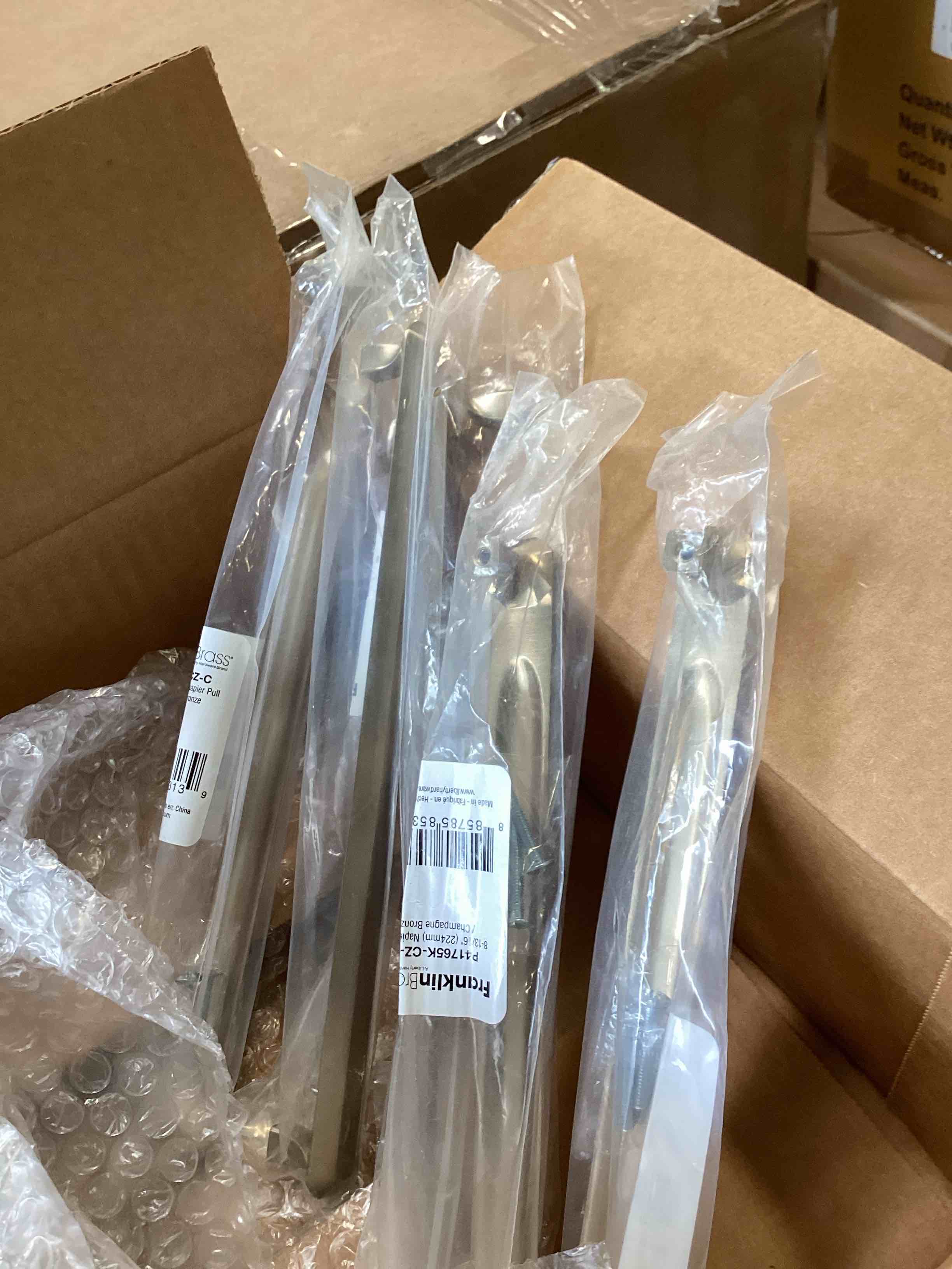 https://s3.amazonaws.com/lotting-images-prod/bidfta/PPE3687745_1750273048453.jpeg