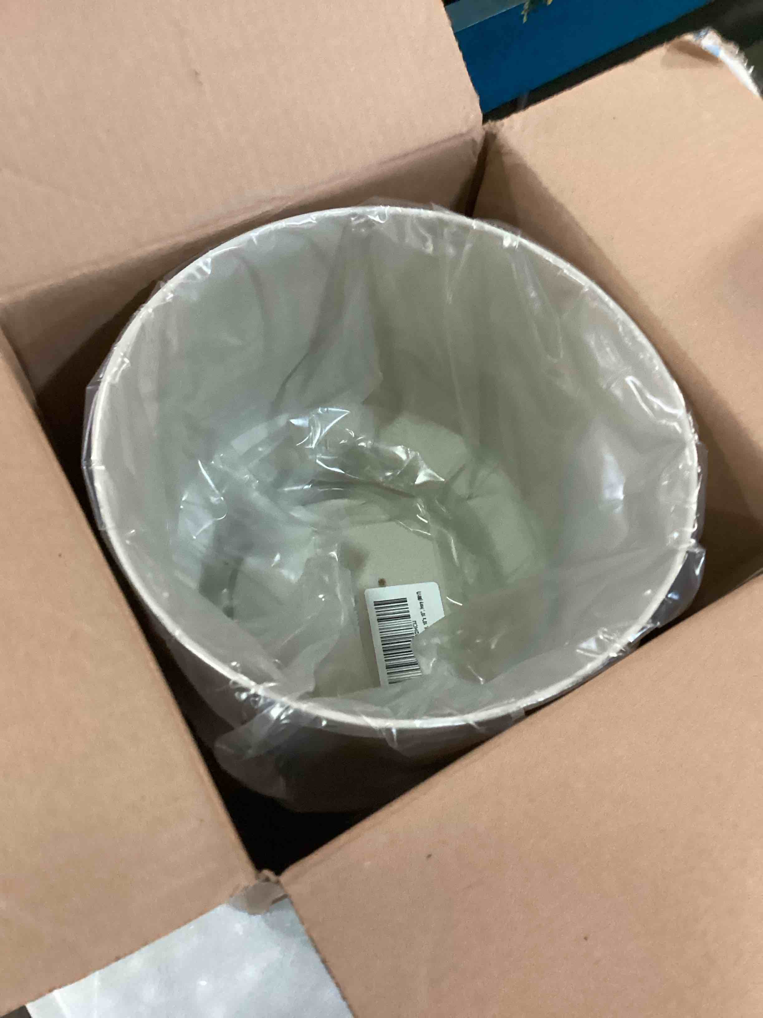 https://s3.amazonaws.com/lotting-images-prod/bidfta/PPE3689178_1749223737920.jpeg