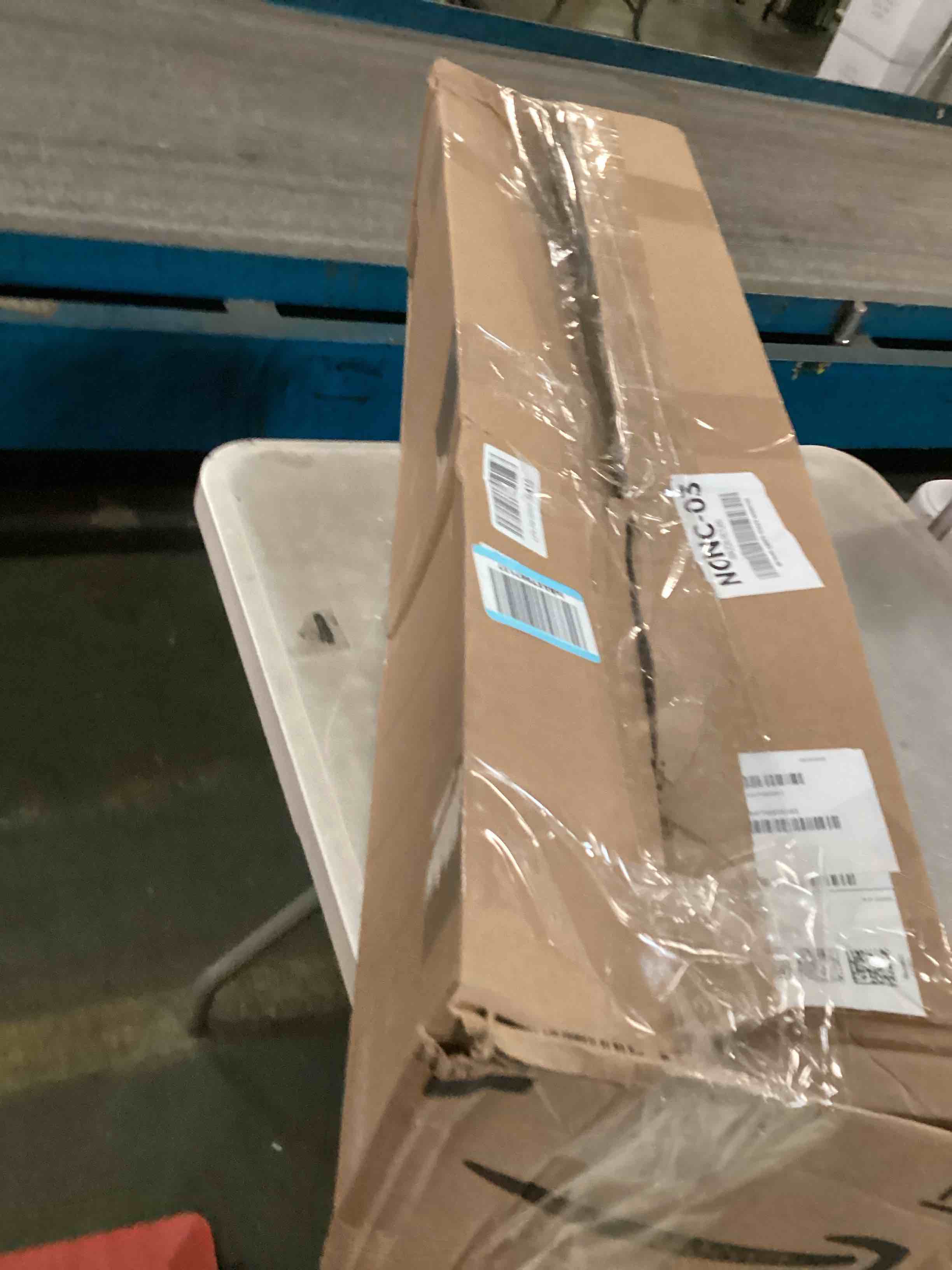 https://s3.amazonaws.com/lotting-images-prod/bidfta/PPE3689404_1749301024362.jpeg